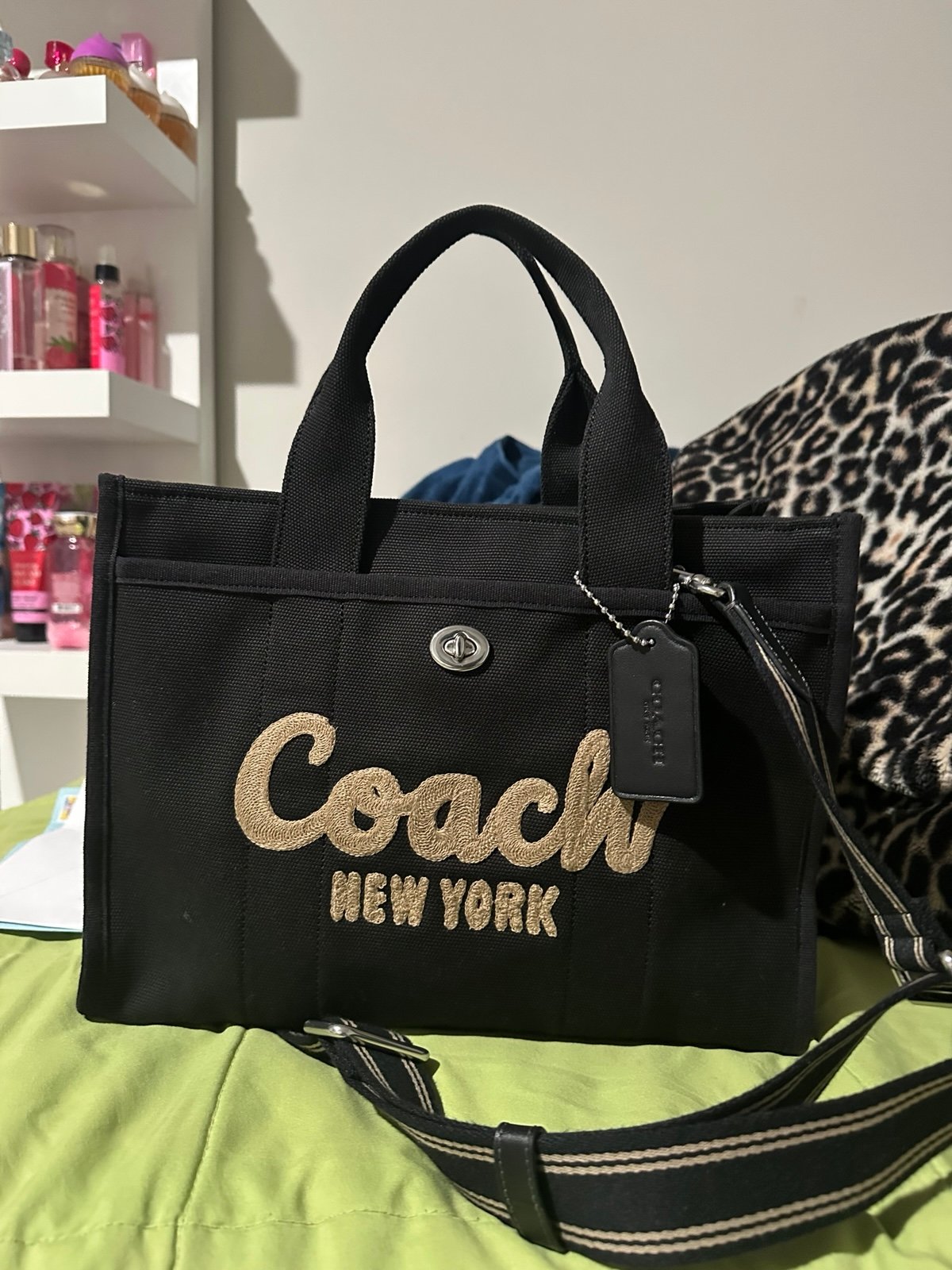 Coach cargo tote medium