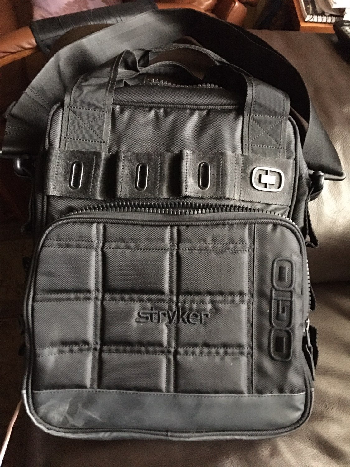 STRYKER G190 COMPUTER CROSSBODY BAG
