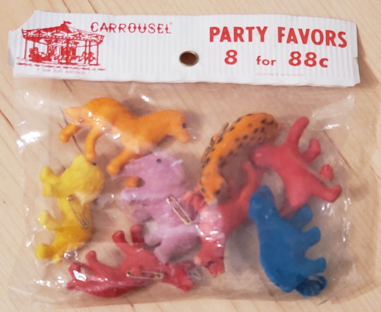 VINTAGE 1970'S CARROUSEL PARTY FAVORS FLOCKED ZOO BROOCH ANIMALS NEW IN PACKAGE