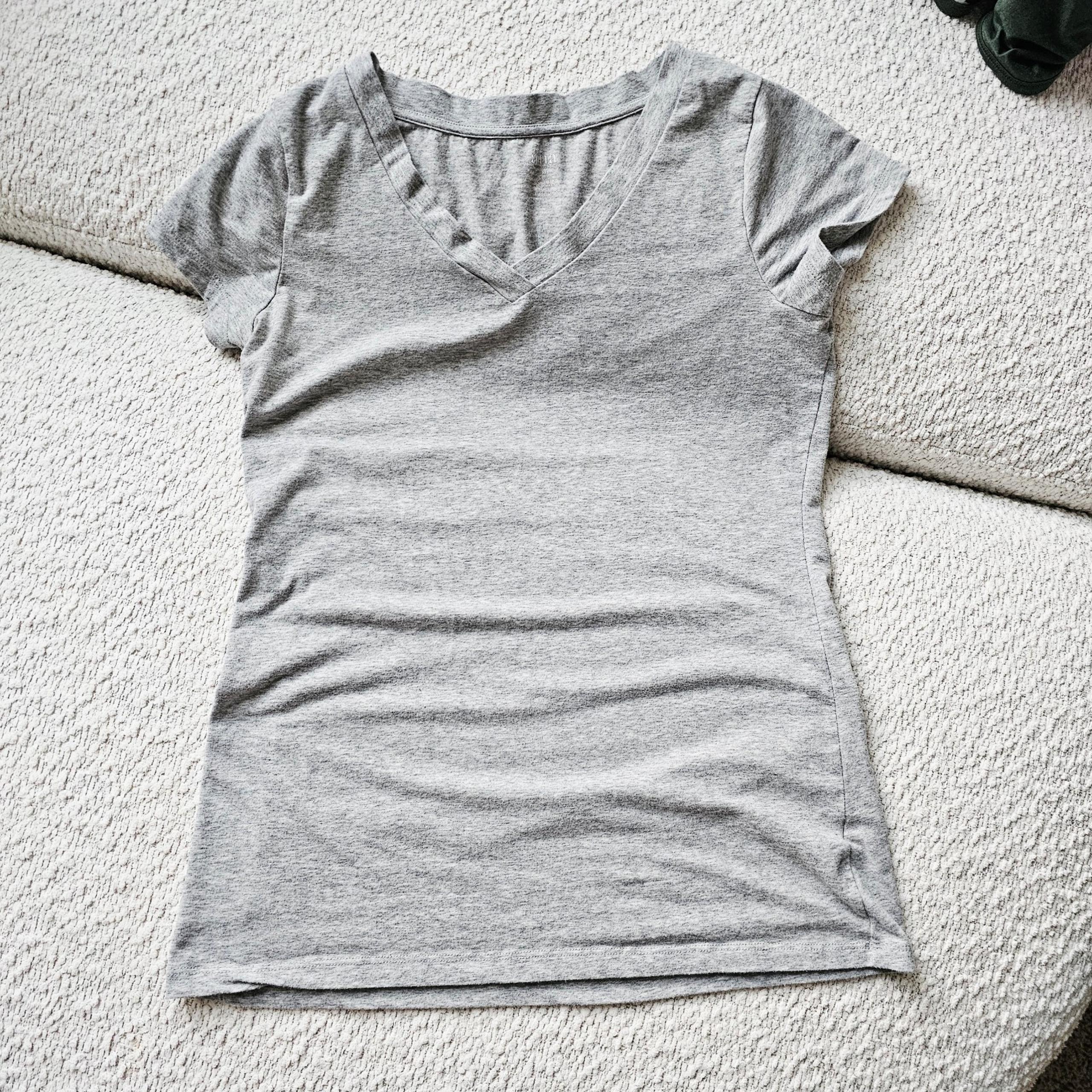 A.N.A Womens V-Neck Tee Shirt Medium