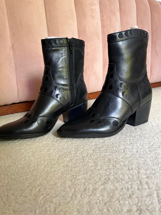 NIB Call Me The Breeze Maisie Moon Phase Leather Boots in Onyx Size 36
