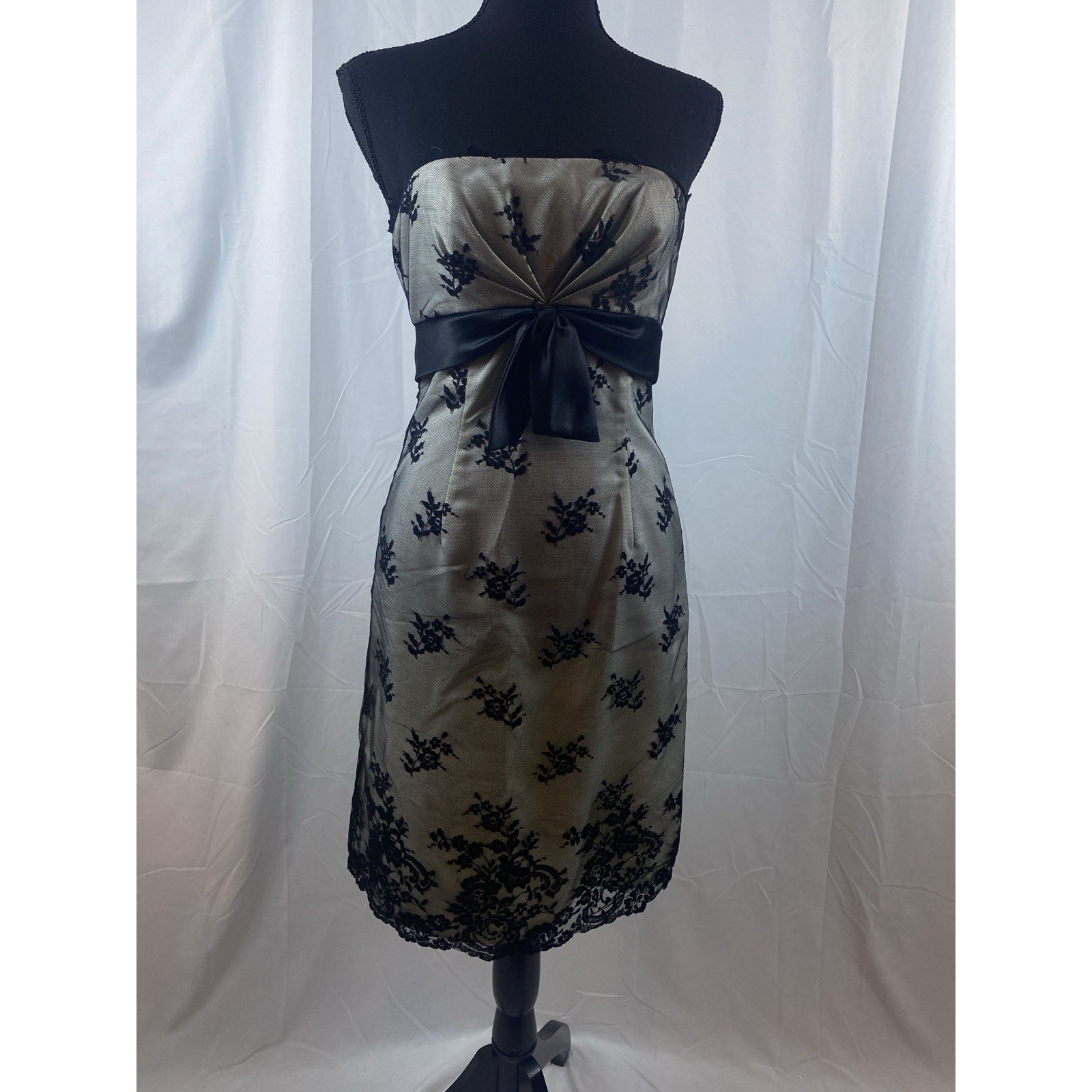 White House Black Market Strapless White Black Lace Overlay Women's Size 0