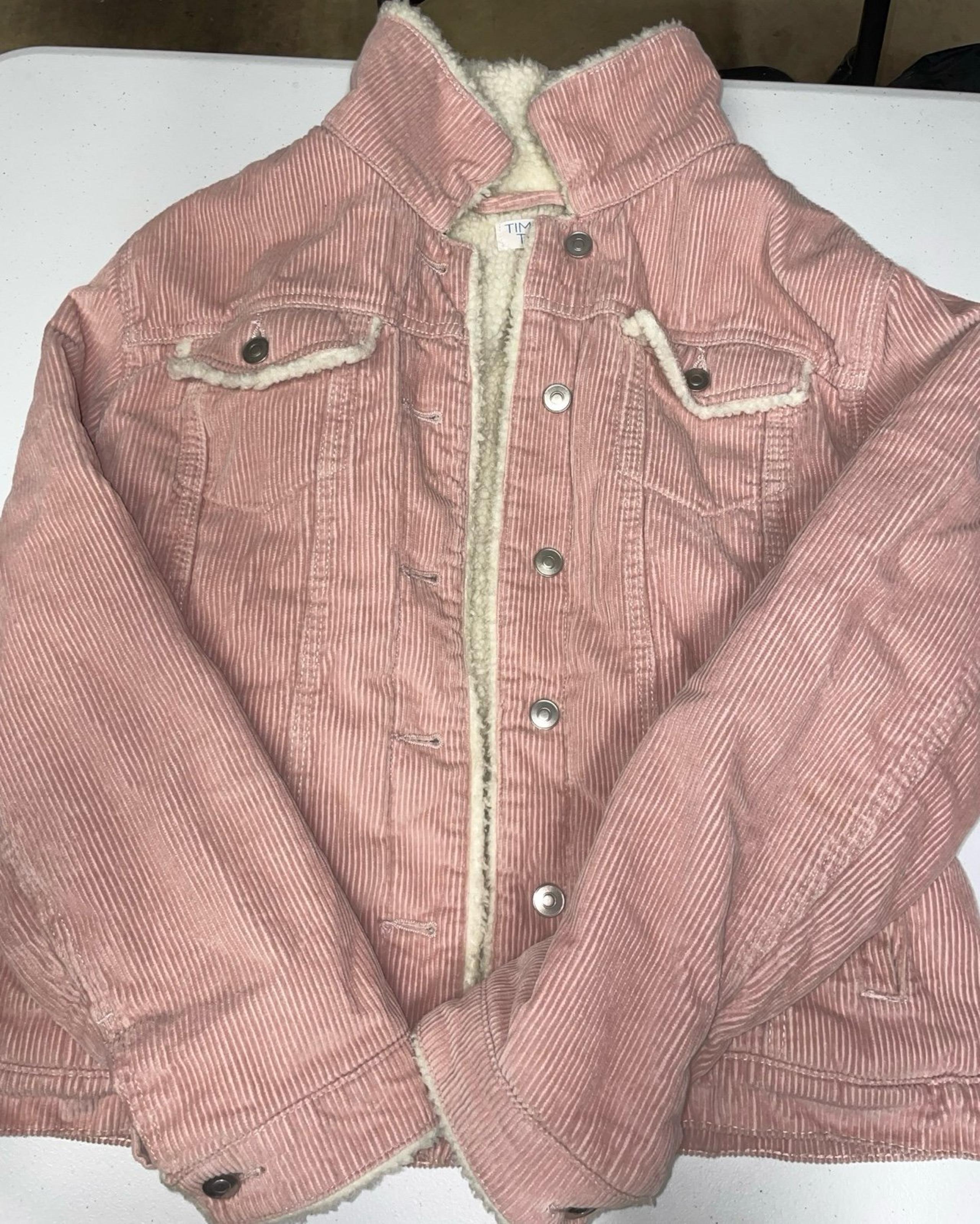 Time and Tru: Women’s Pink Sherpa Jacket (Medium)