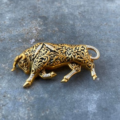 Gold tone Bull pin with vegetal motif