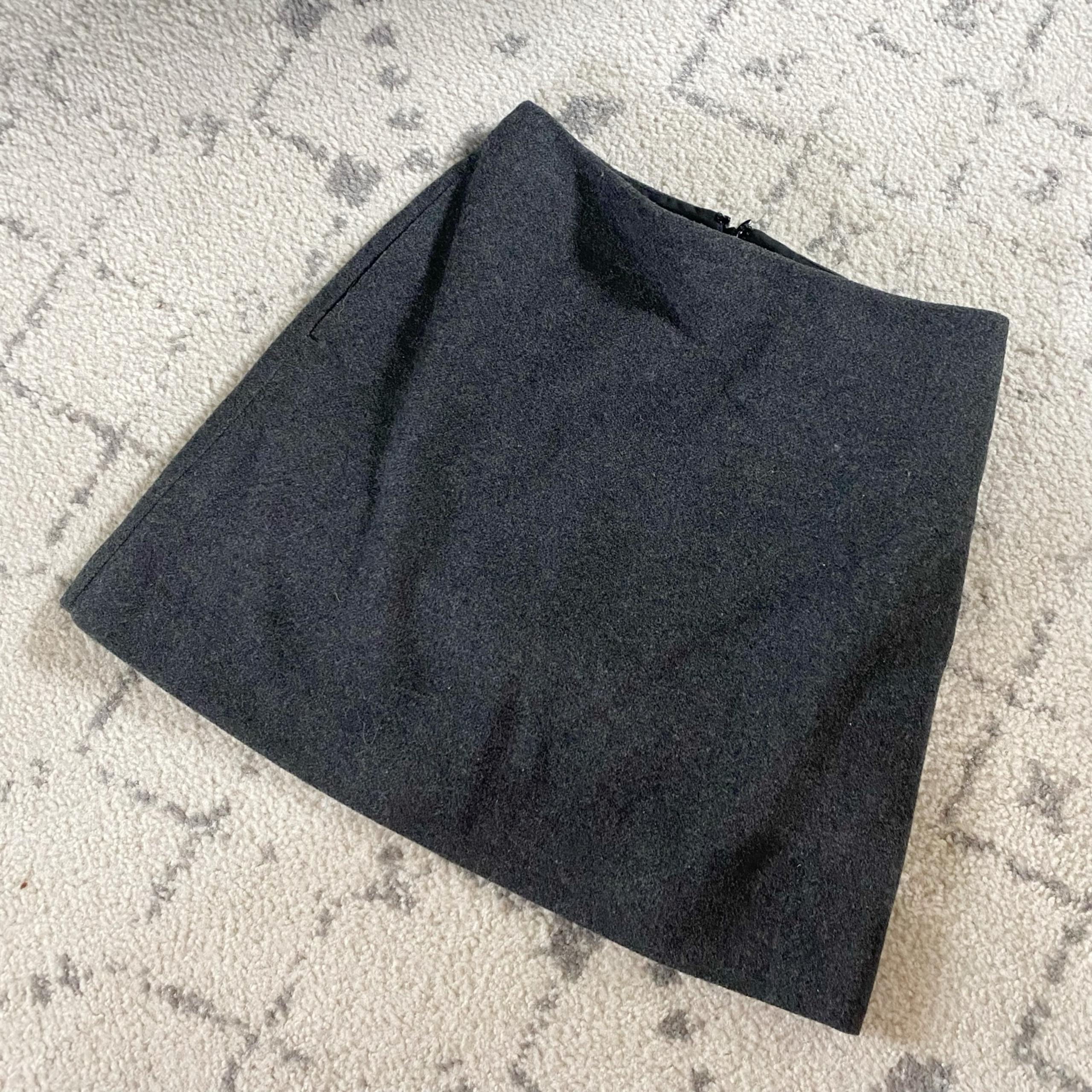 Uniqlo Wool Skirt in Dark Grey