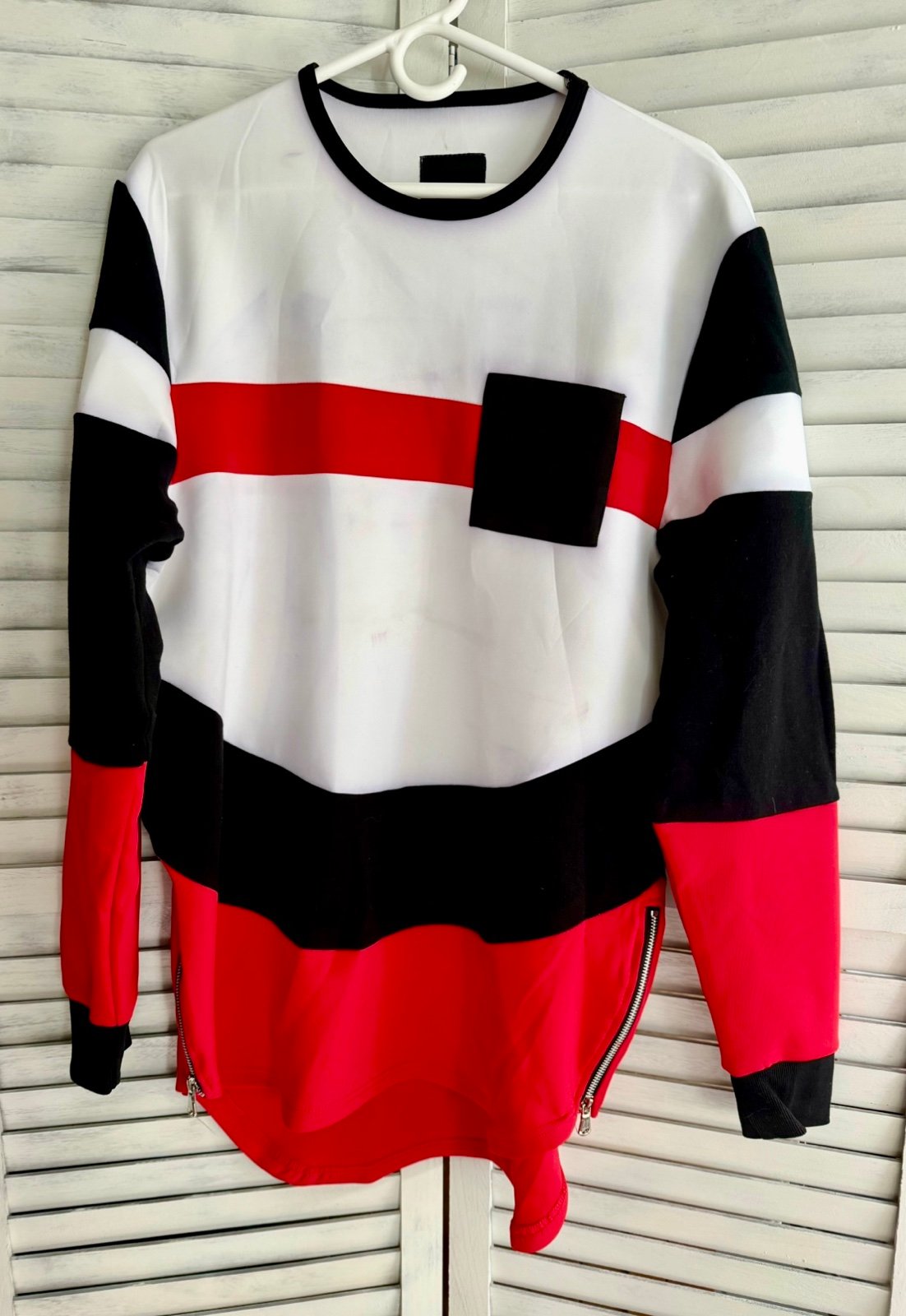 Sweatshirt /Top, Medium
