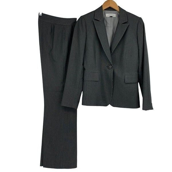 Womens Tahari Arthur Levine Gray Pinstripe Pant Suit Size 4 Blazer Flare Leg 222