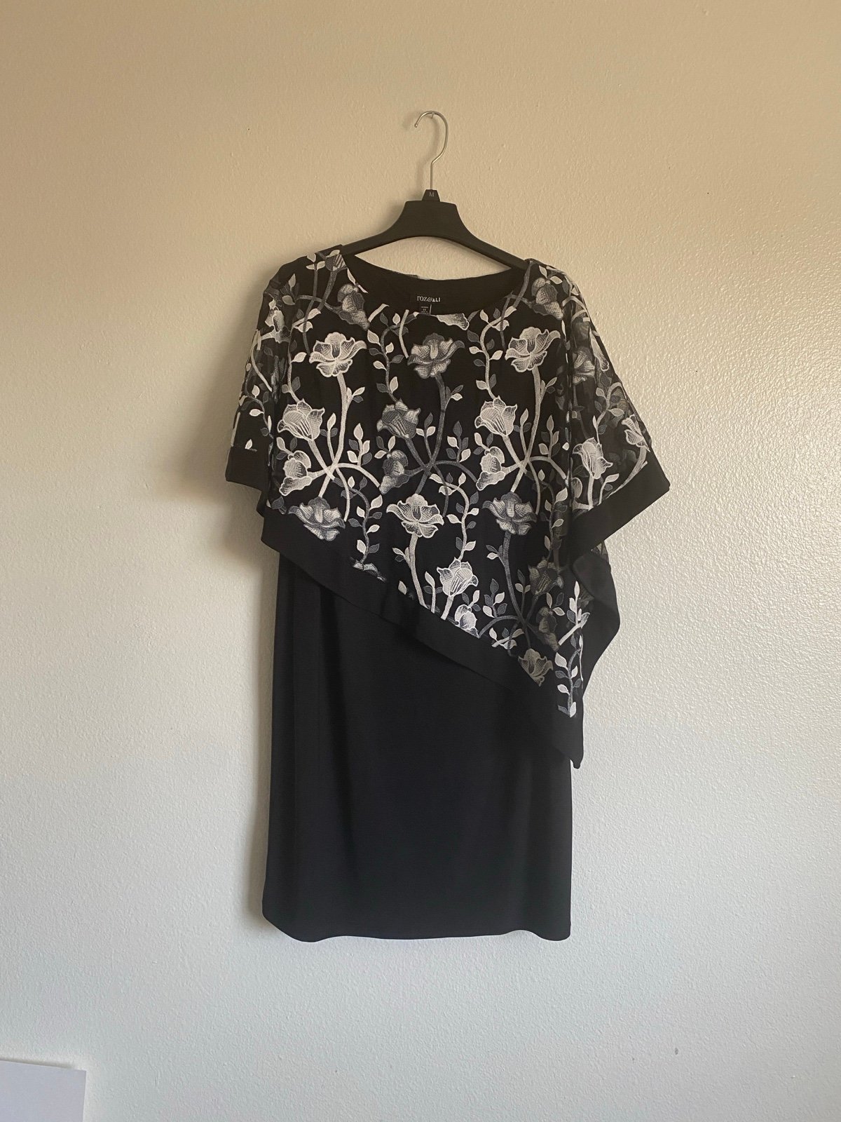 Roz & Ali Asymmetrical Black and White Dolman Sleeve Dress