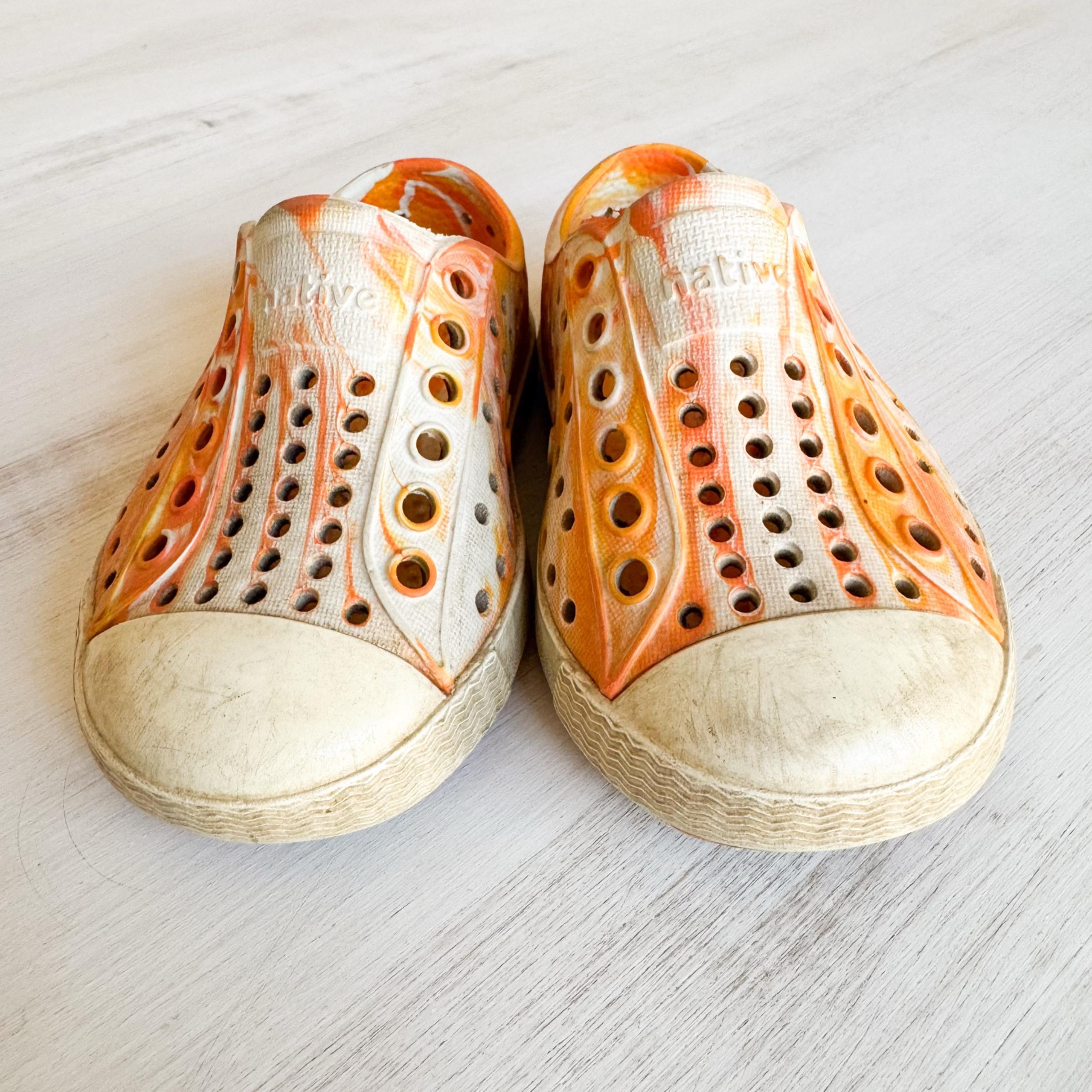Native Jefferson orange tie dye shoes (size C4)
