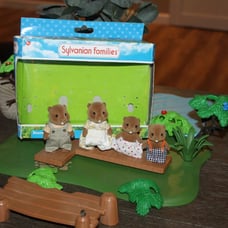 Sylvanian Families calico critter WATER BEAVER FAMILY WITH BOX