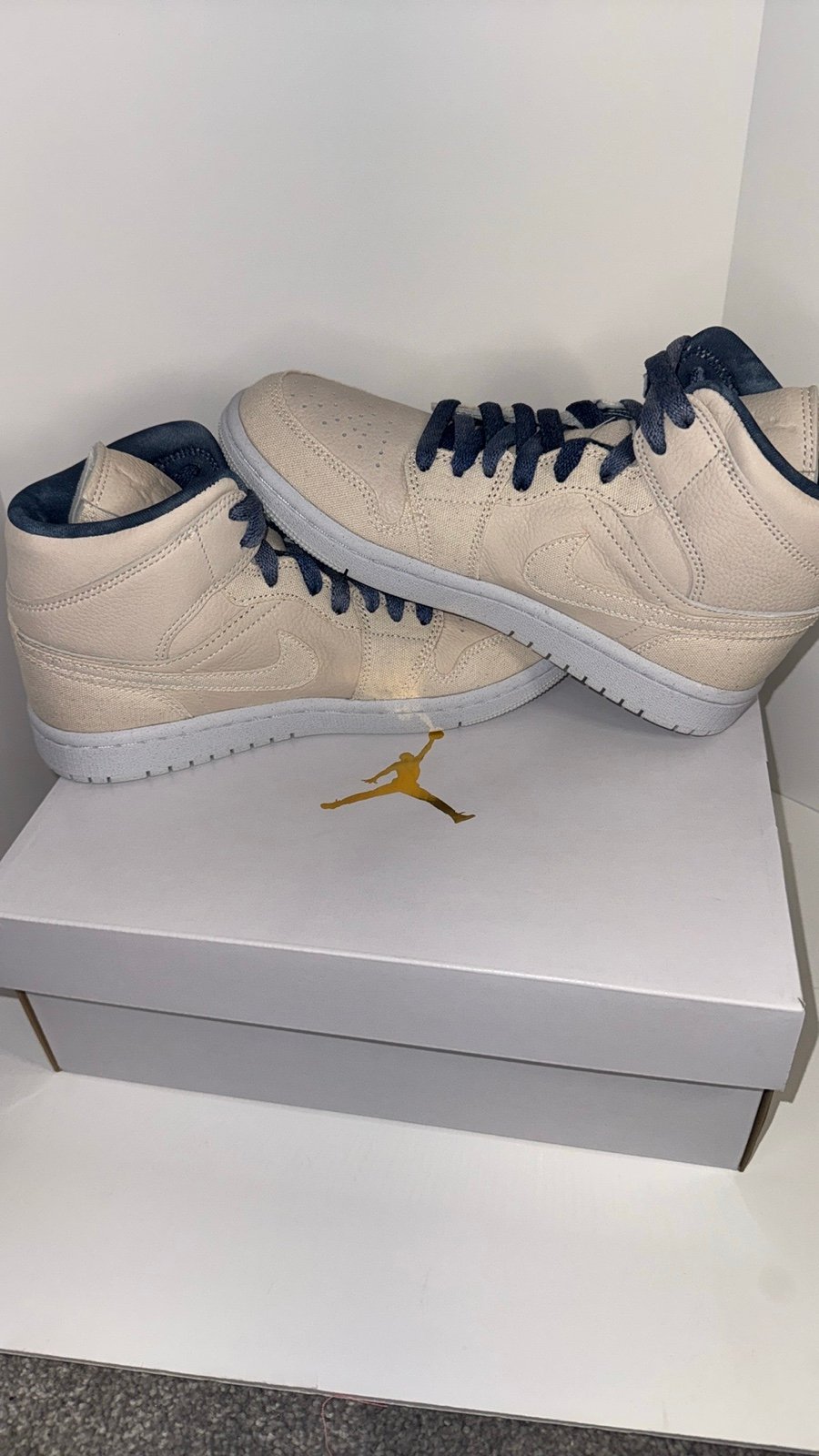 Air Jordan 1 Mid SE women 7