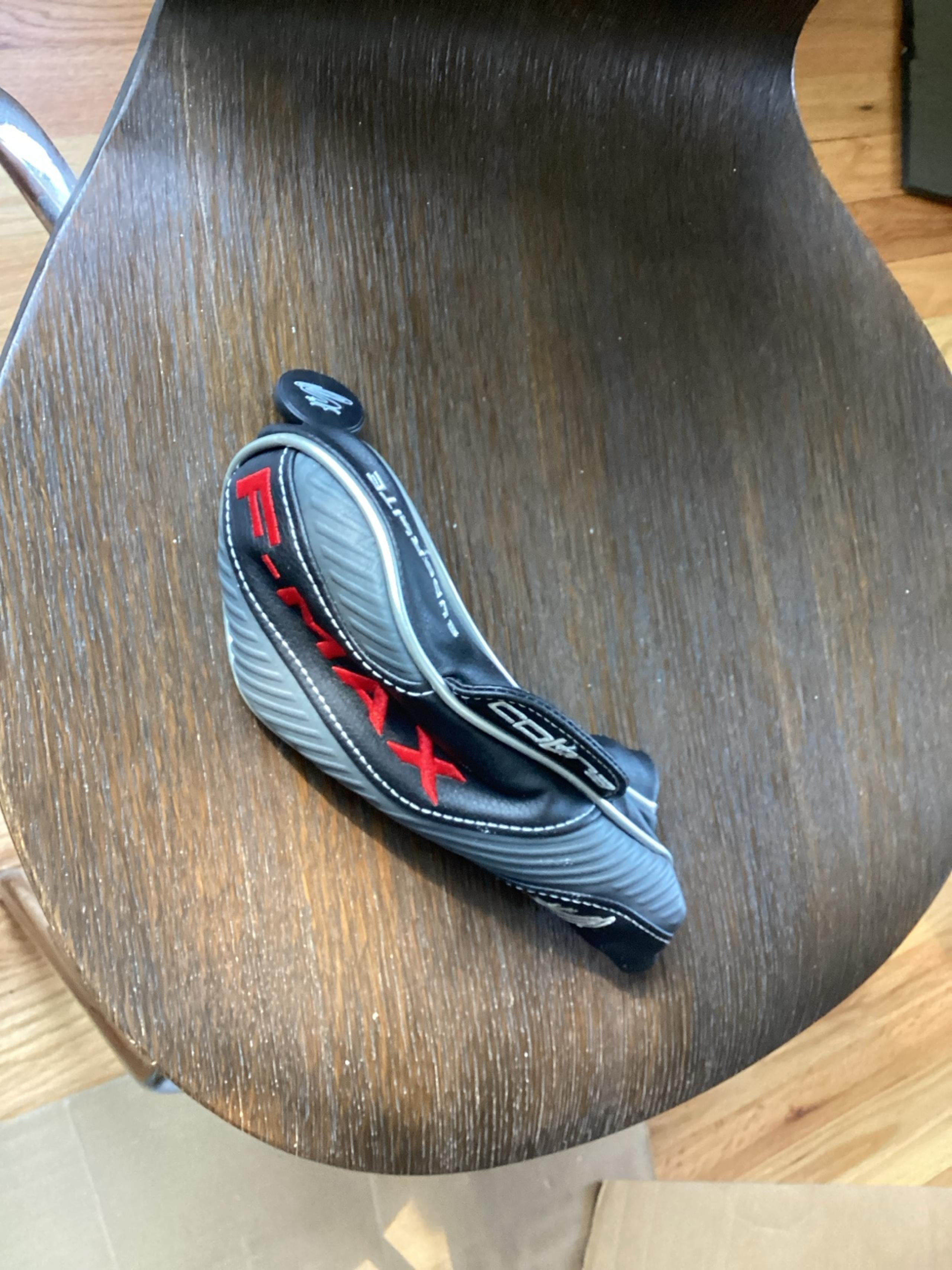 Cobra F- MAX Superlite Hybrid Head cover with #4 Tack. Excellent Condition .