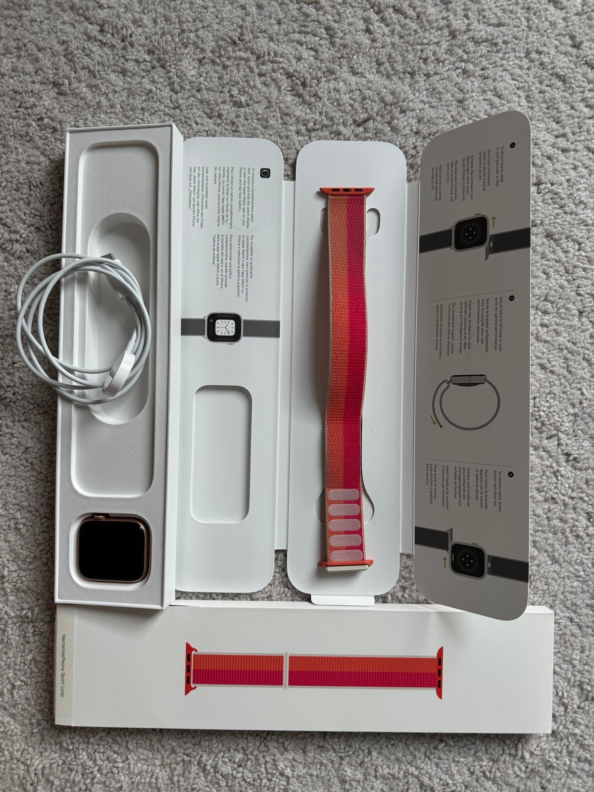 Apple Watch SE 44 mm in Gold