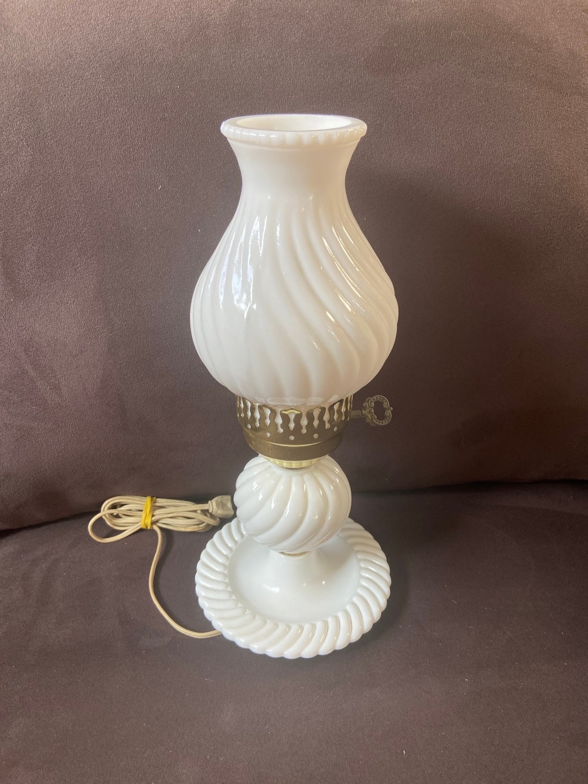 Vintage 1940’s Milk Glass Tabletop Lamp 13.5”