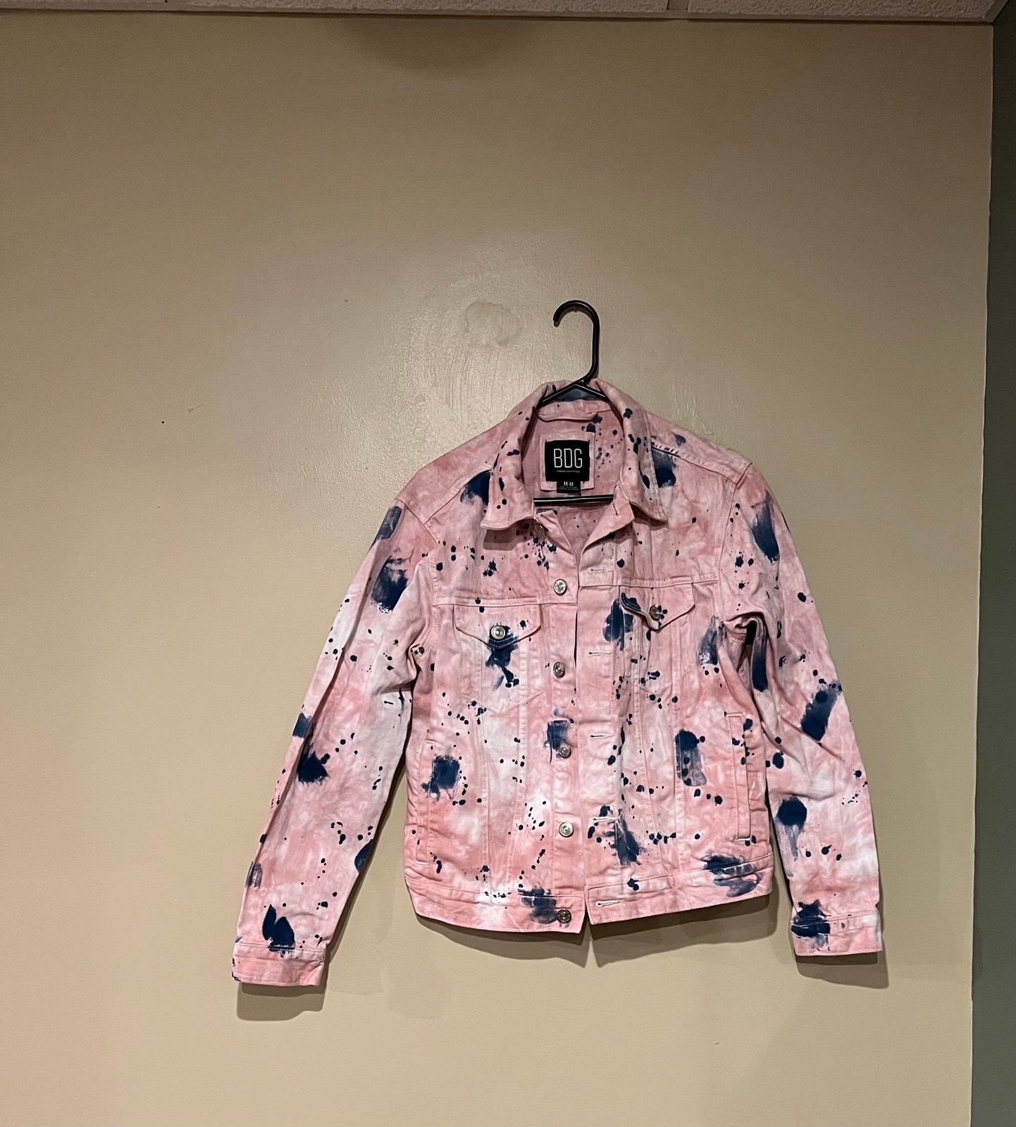 BDG Urban Outfitters Size Medium Splatter Paint Denim Trucker Jacket Color Pink