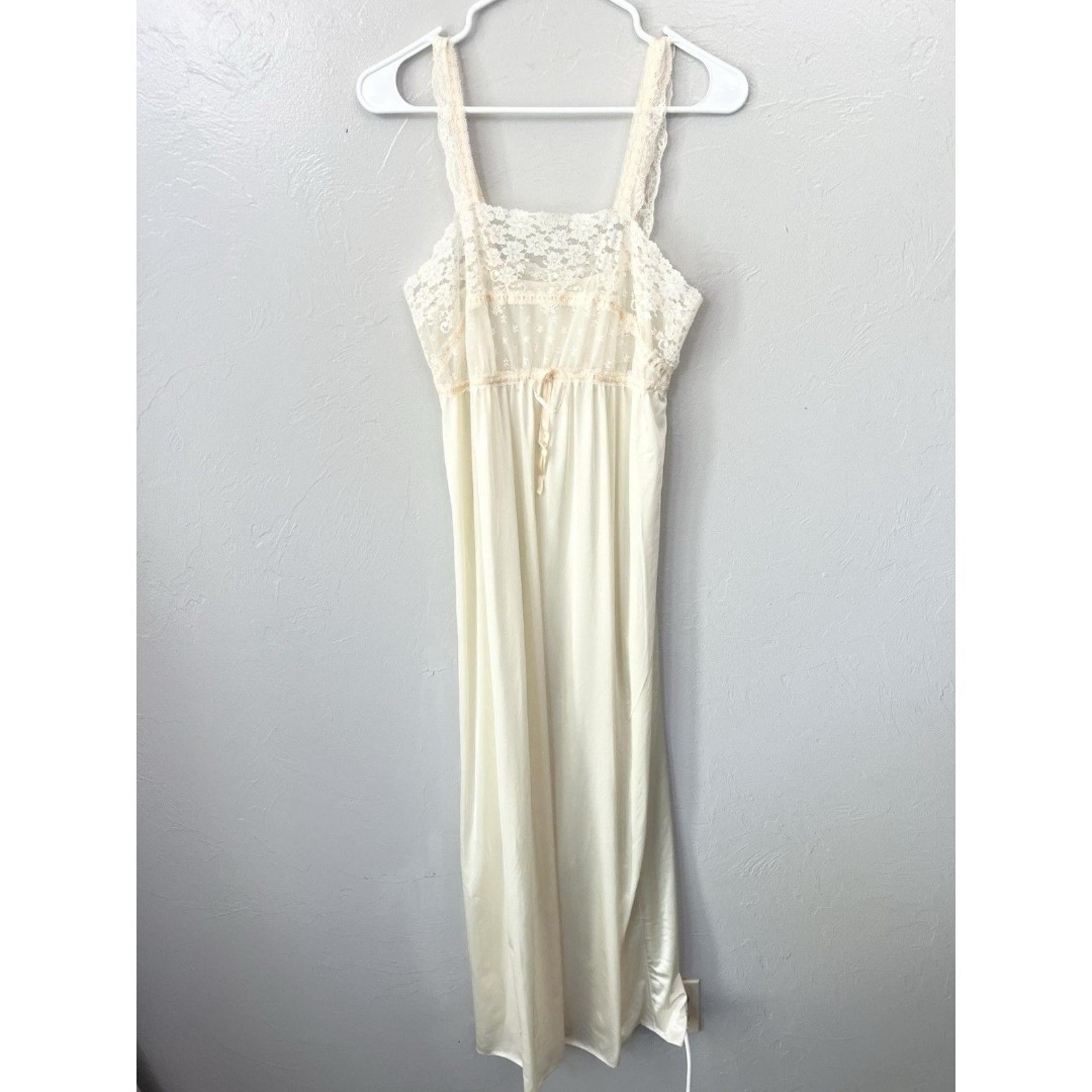 VTG Deena Nylon Nightgown S Petal Pink Neck Floral Lace Tie Tie Glam Tradwife