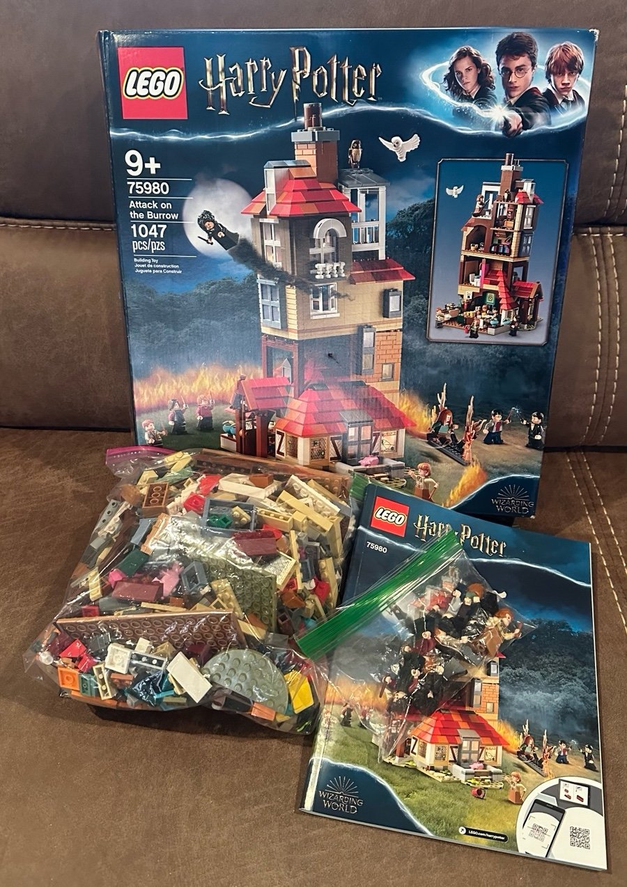 Lego Attack on the Burrow Harry Potter Set