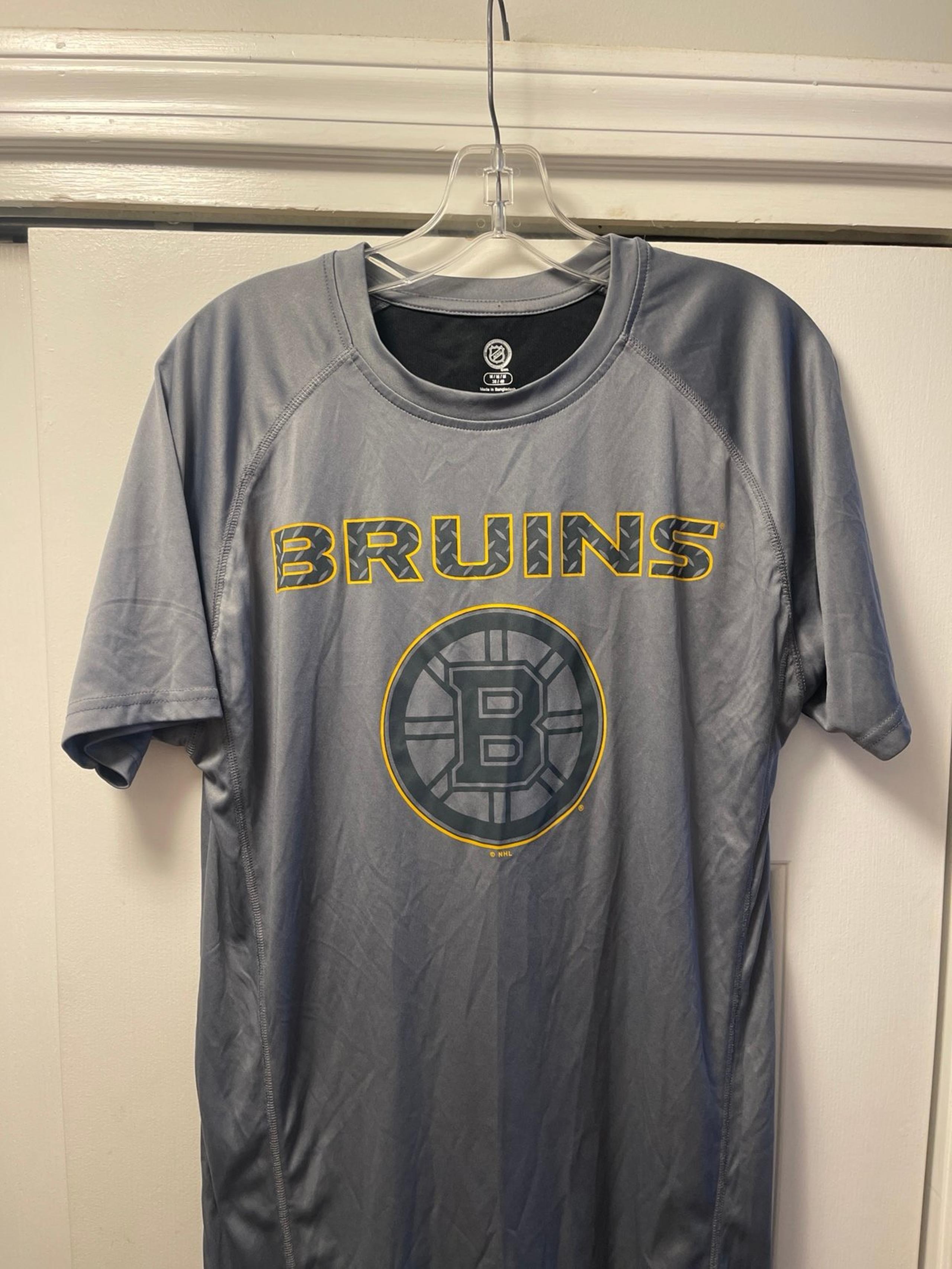NHL Boston Bruins Team Logo T Shirt Gray Men’s Size Medium 38-40