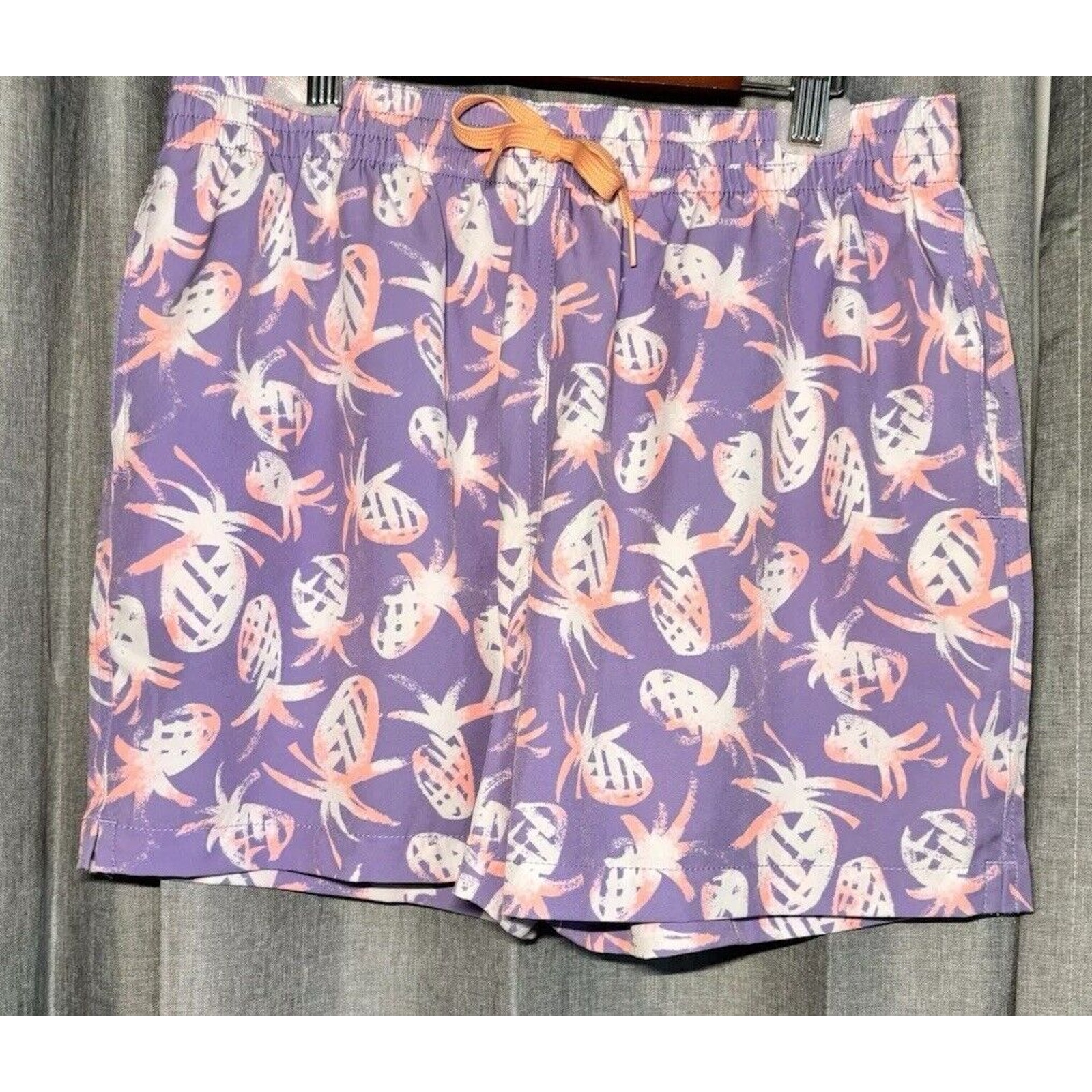 Chubbies Men’s Pineapple Tropical Weekend Board Shorts Lined Purple Size Medium