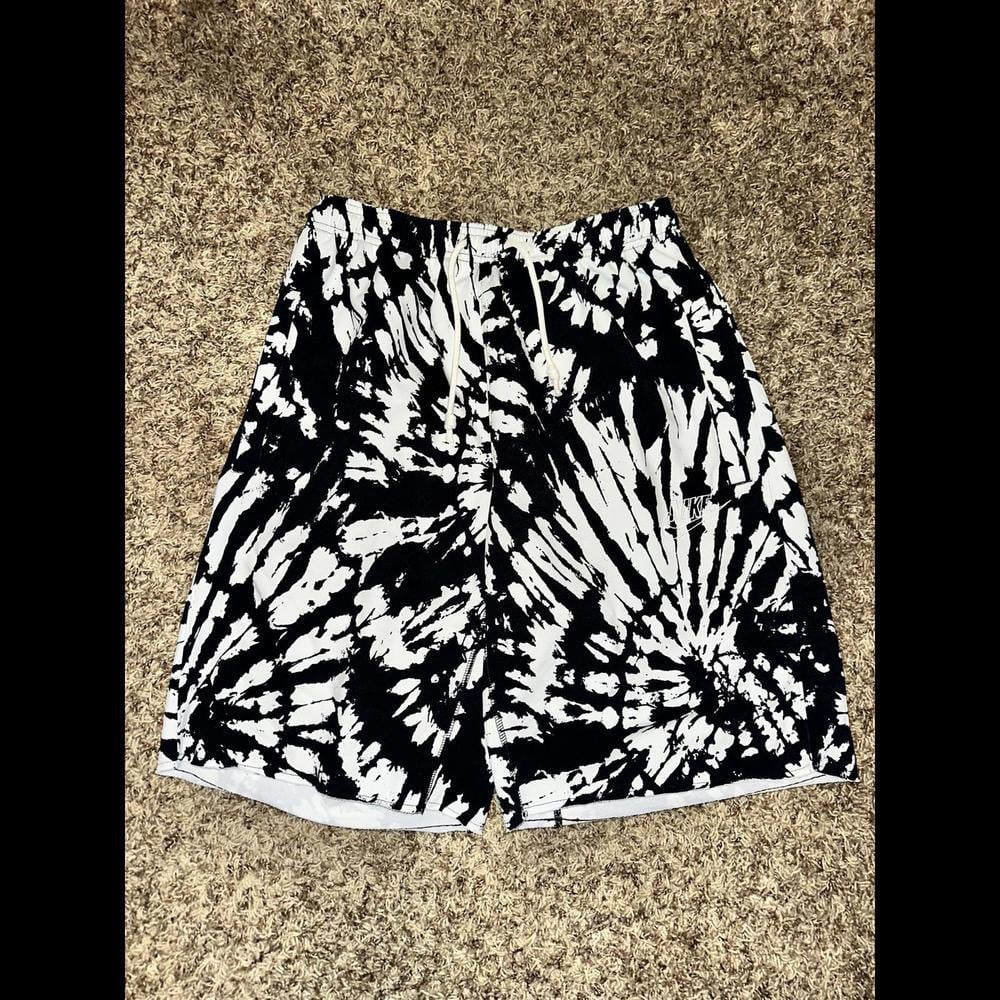 Men's Nike Standard Issue Black/White Tie Dye Basketball Shorts Sample