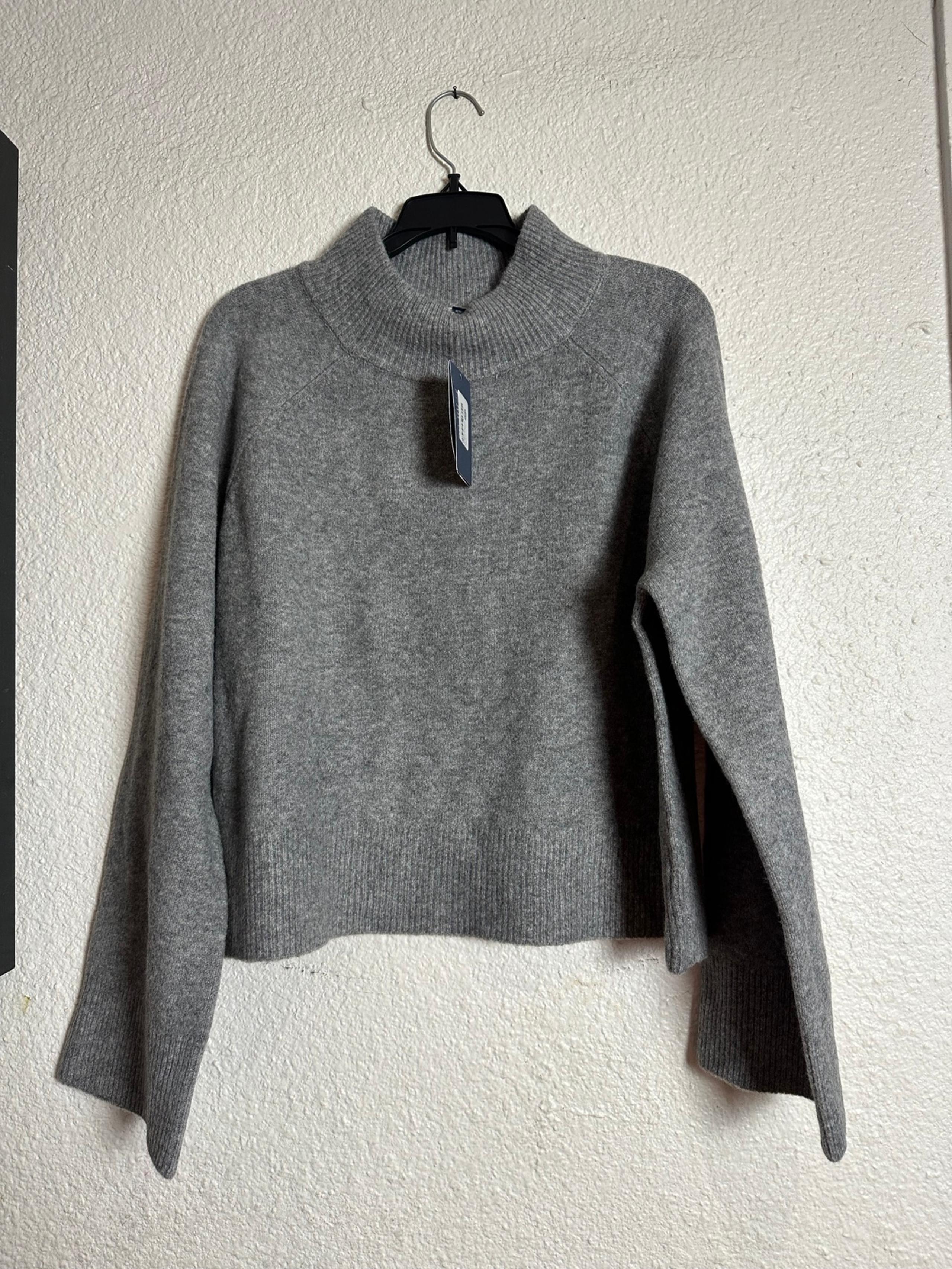 Ladies gray color knit/turtle neck pullover sweater (L)