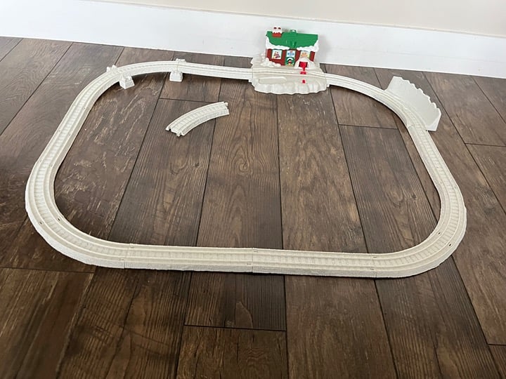 Thomas the Train Trackmaster Santa Christmas Holidays Track Lot Toy Store