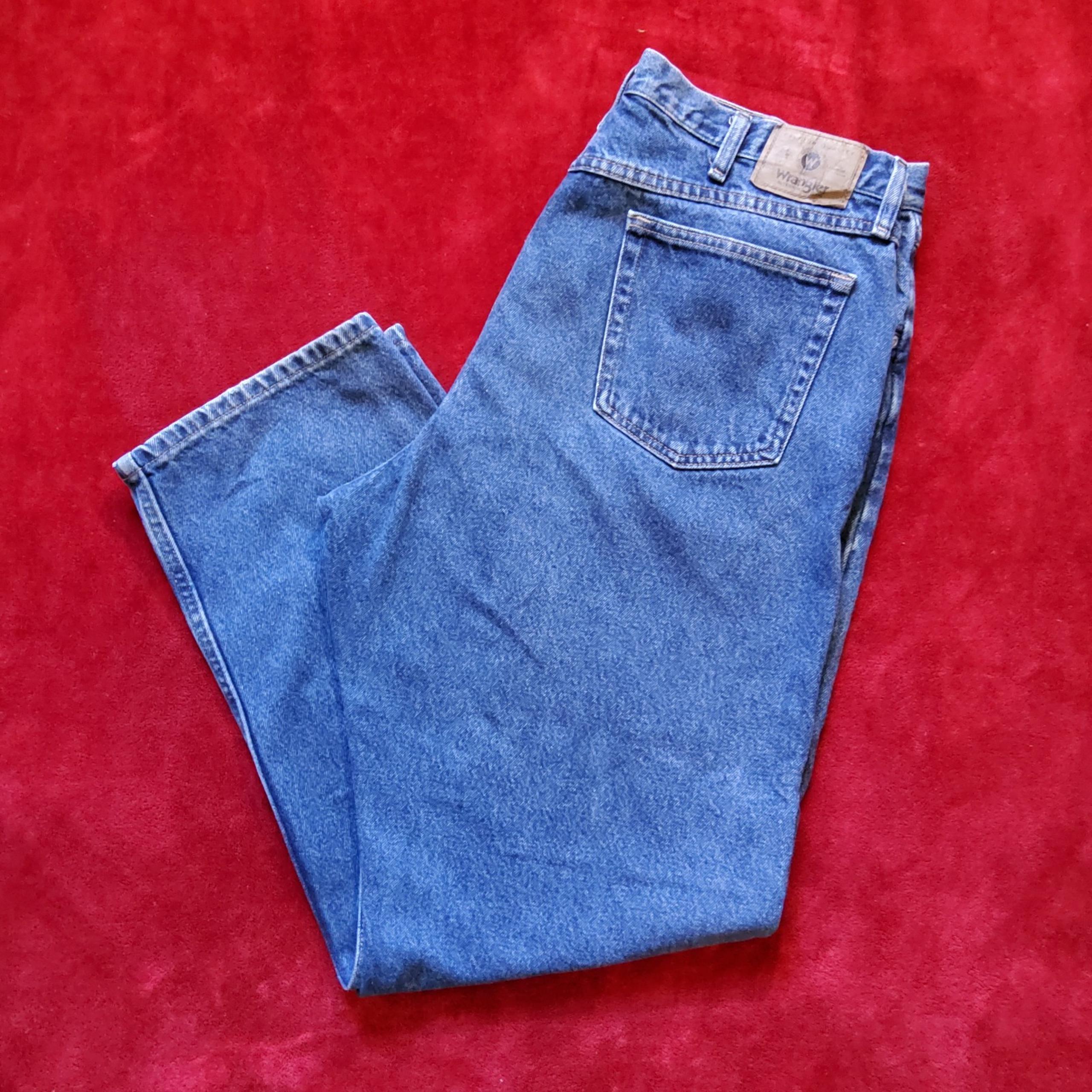 Wrangler Men's Jeans 40 x 32 Relaxed Fit Blue Straight Solid Medium Wash Denim