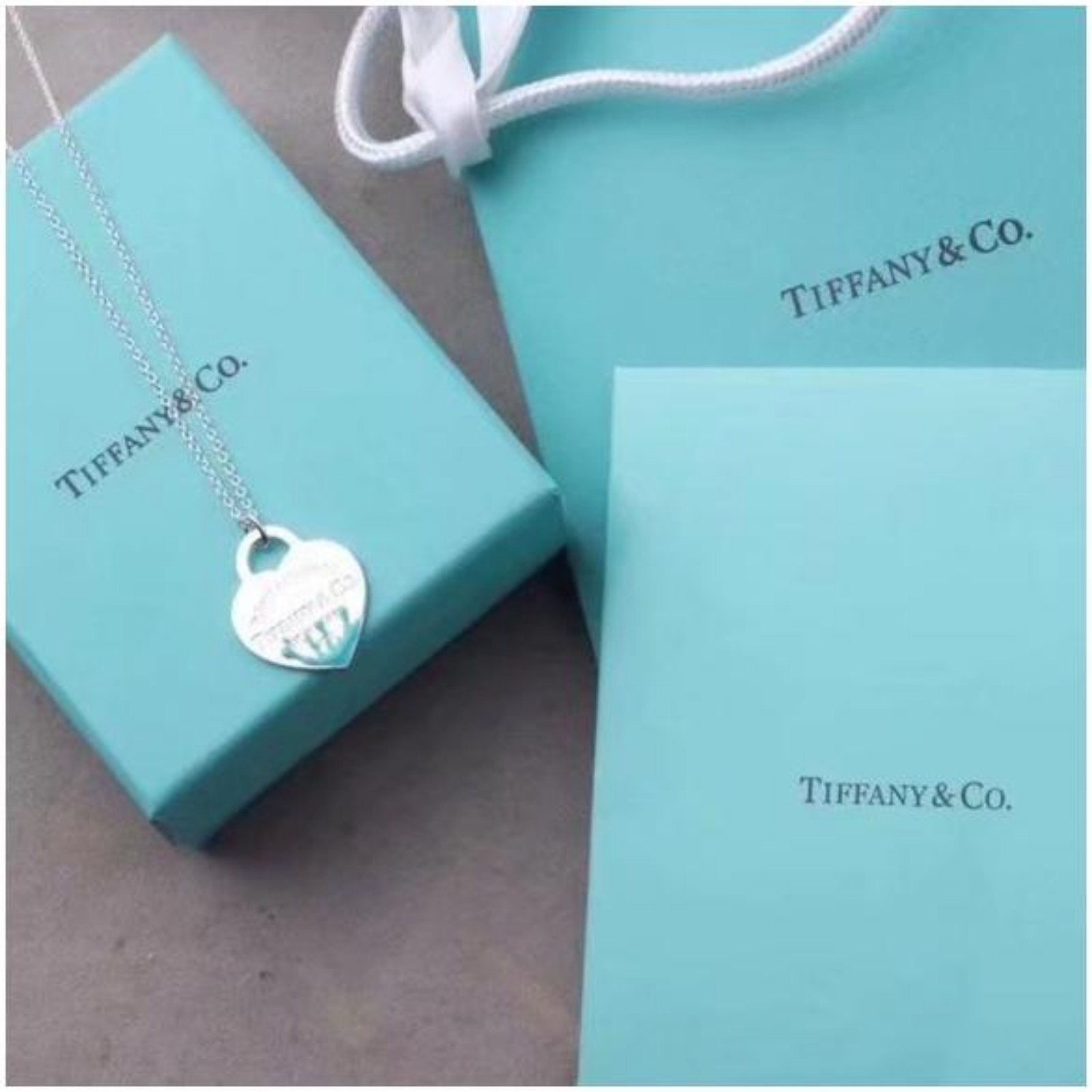 necklace holder
