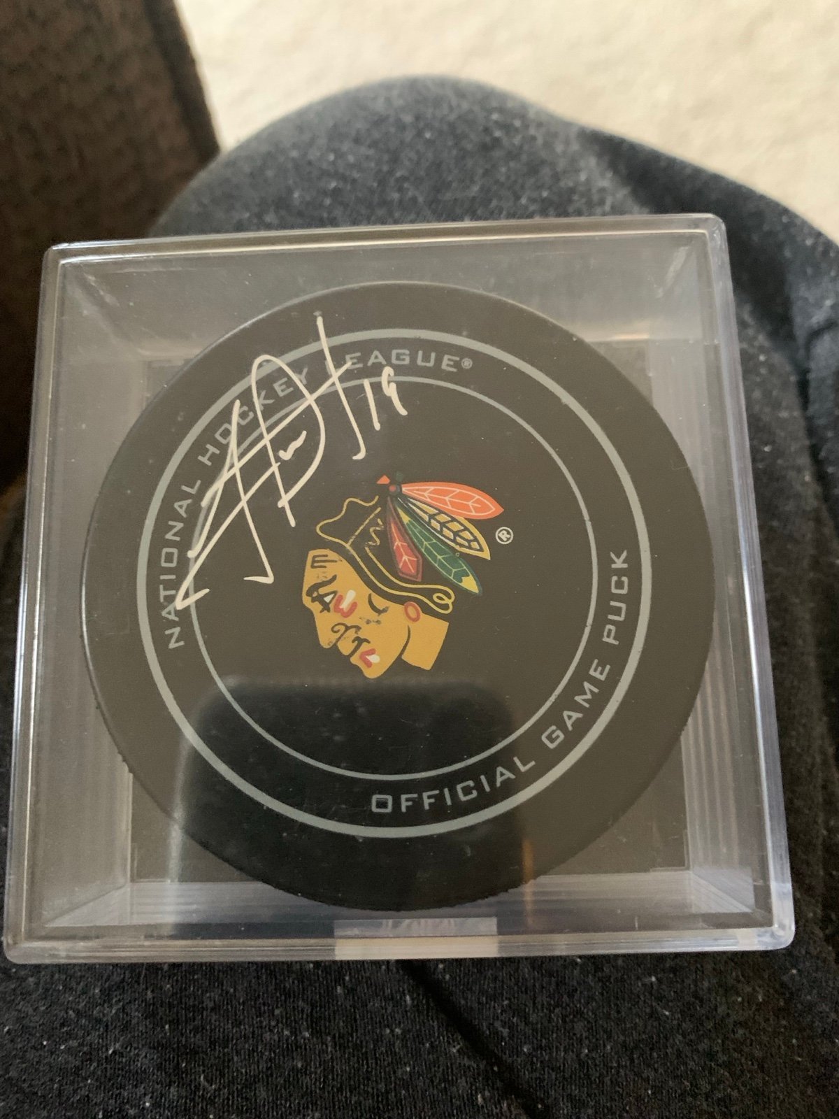 NHL TOEWS SIGNED HOCKEY PUCK CHICAGO BLACKHAWKS