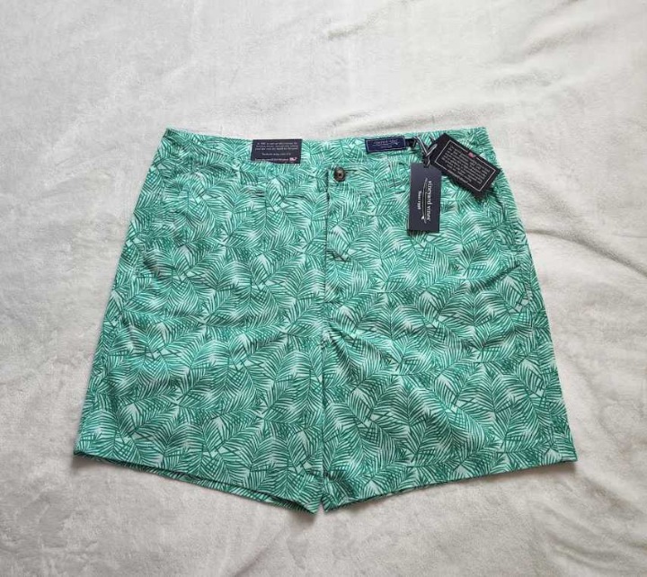 New men's 36 Vineyard Vines 6 Island Shorts in palms print