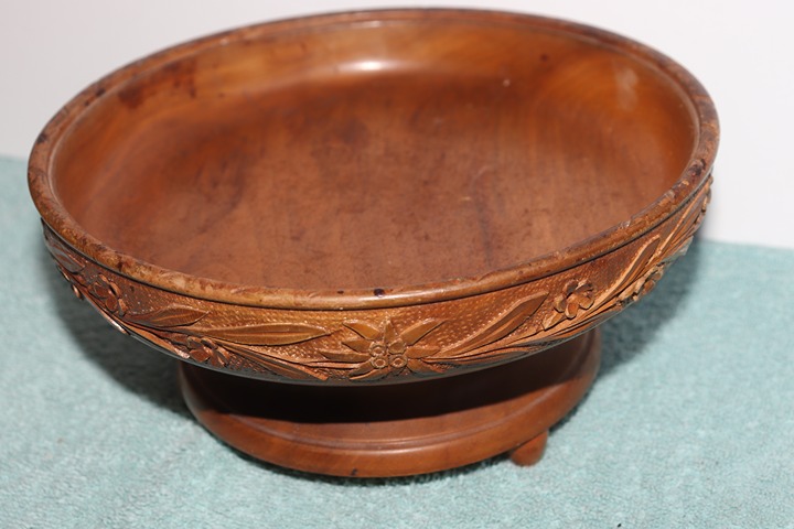Antique Hand Carved Wooden Swiss Huggler Company Musical Bowl. 9 diameter