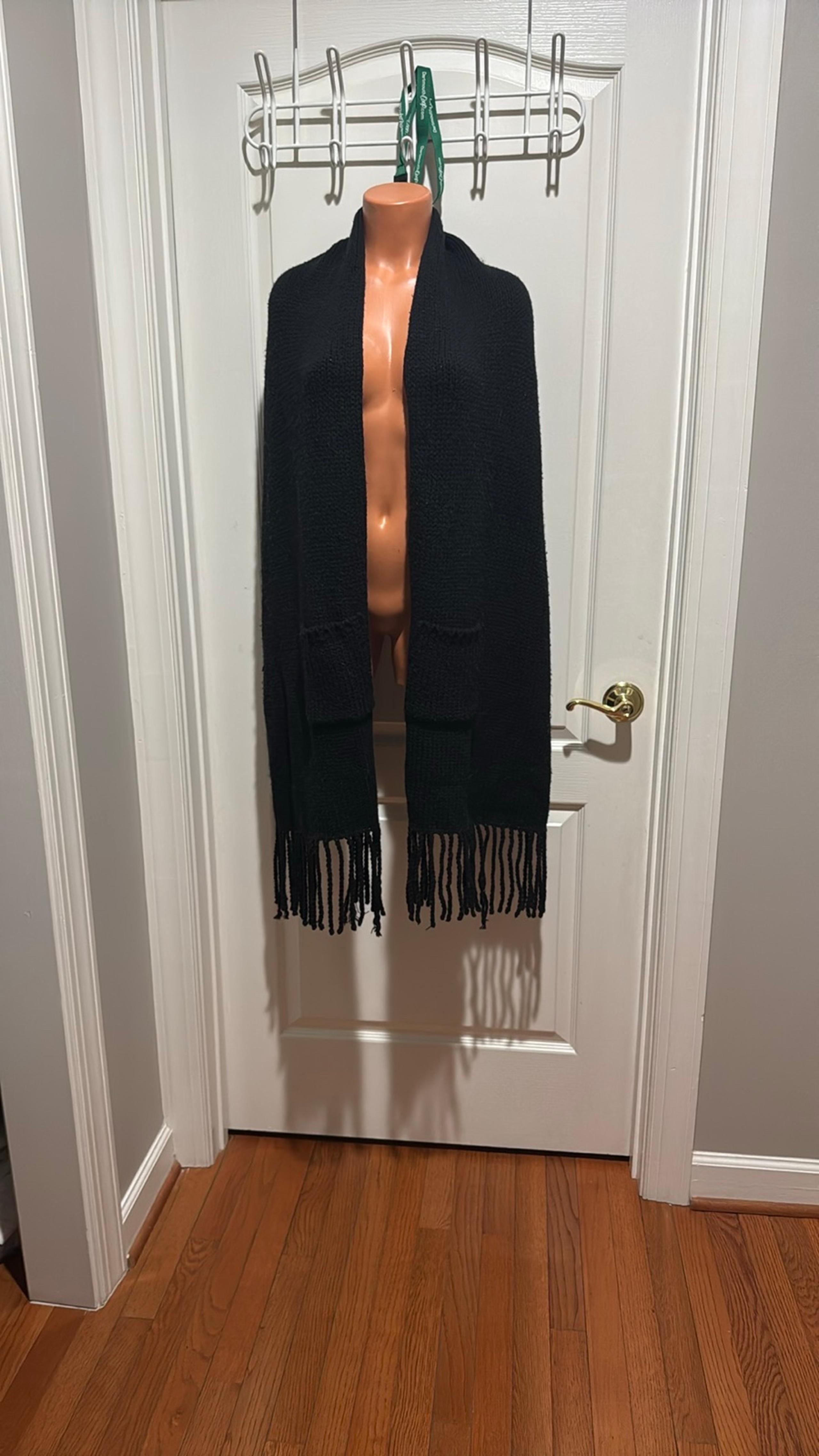 STEVE MADDEN Oversized Pocket Scarf Black Knit GUC $45