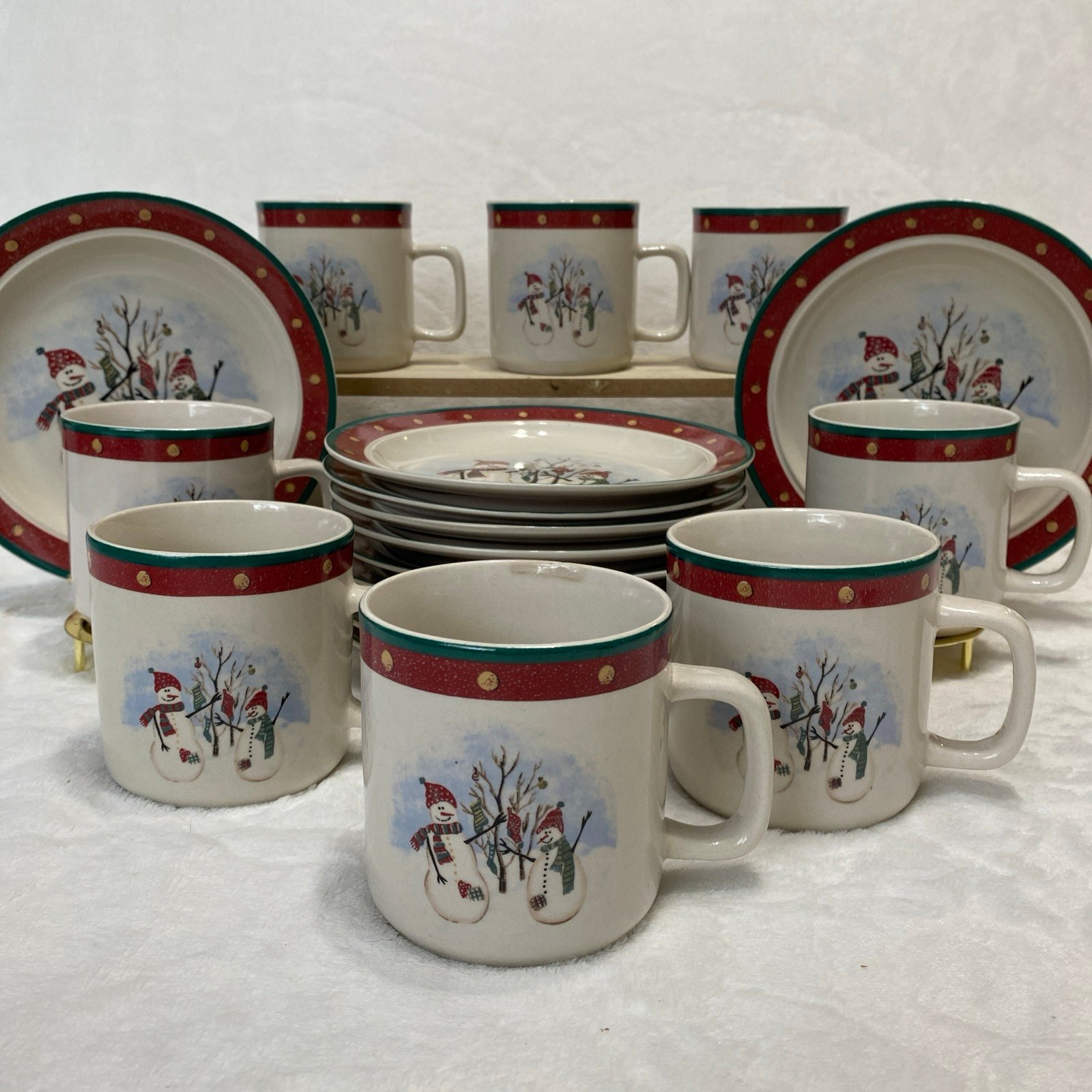 Royal Seasons Snowmen Green Rim Dinner,Bread Butter, bowl ,And Cups 41pc