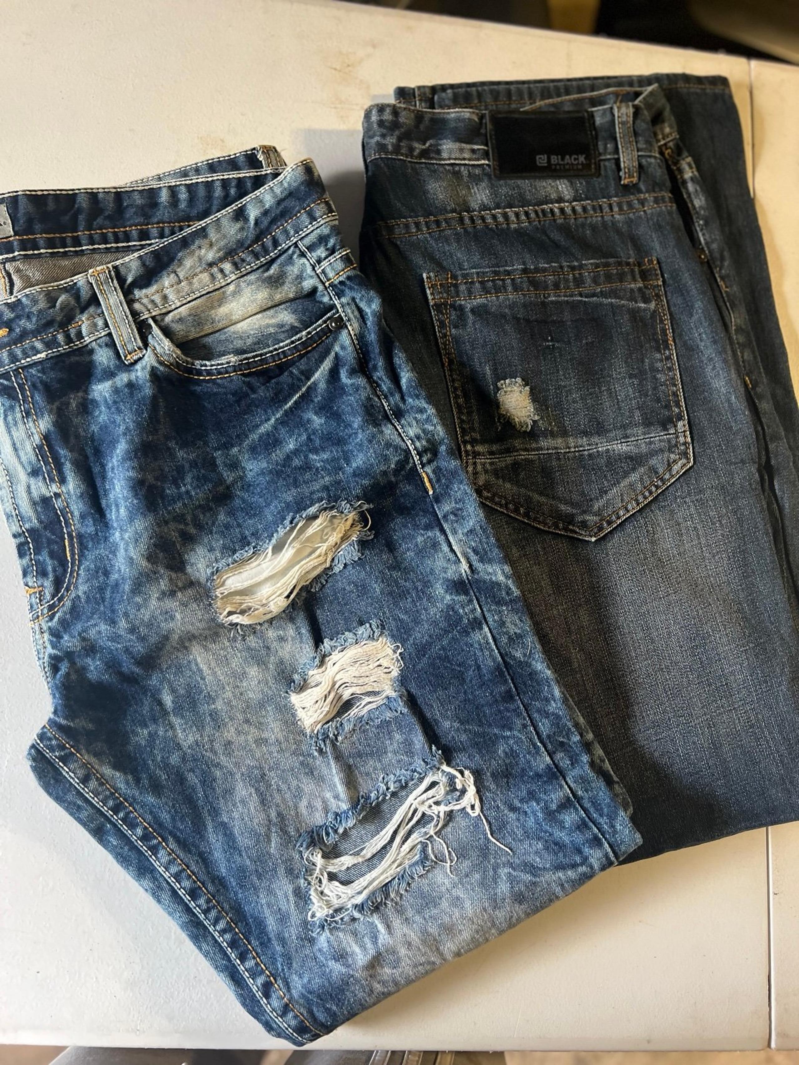 Men’s rue 21 BLACK jeans 2 pairs distressed