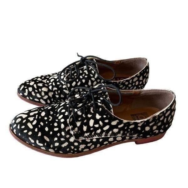 DV Dolce Vita Animal Print Calf Hair Oxford Leather Flats Beige Brown Lace Up SZ