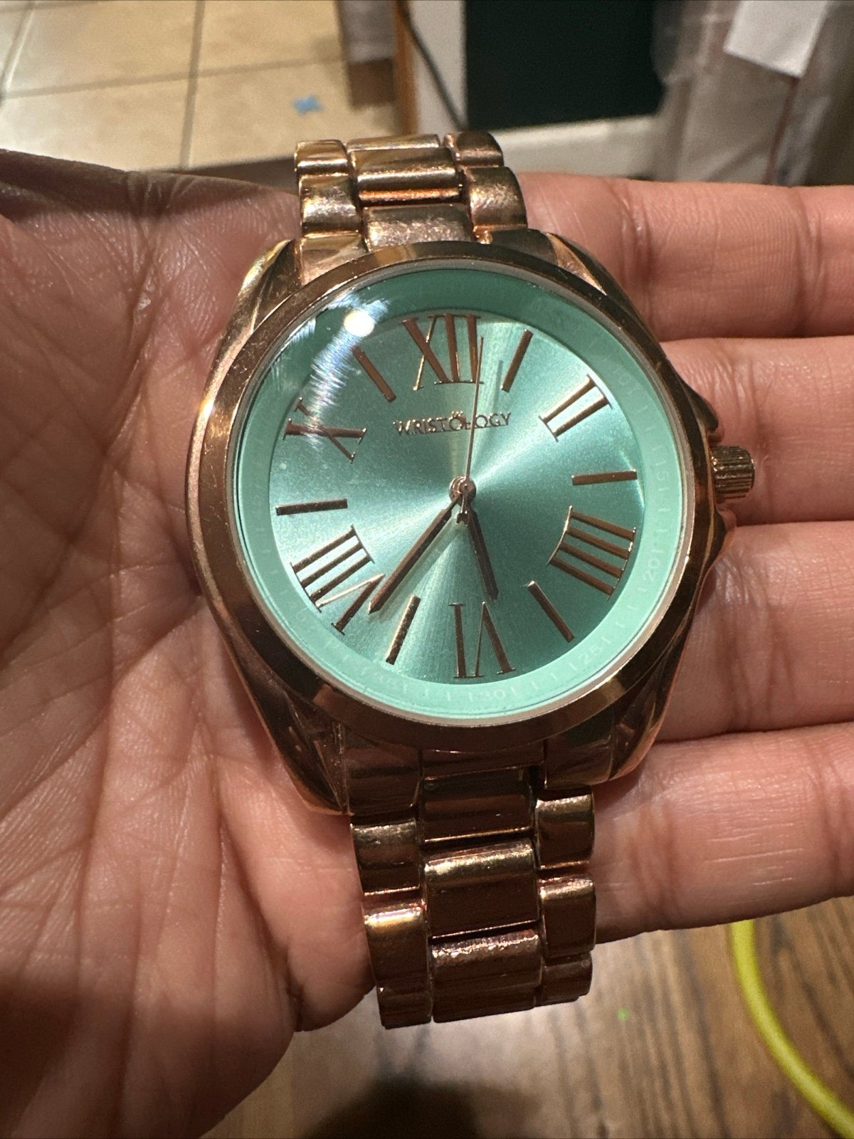 Working* WRISTOLOGY WATCH - BLUE/GREEN FACE - GOLD TONE BAND - Scratchless