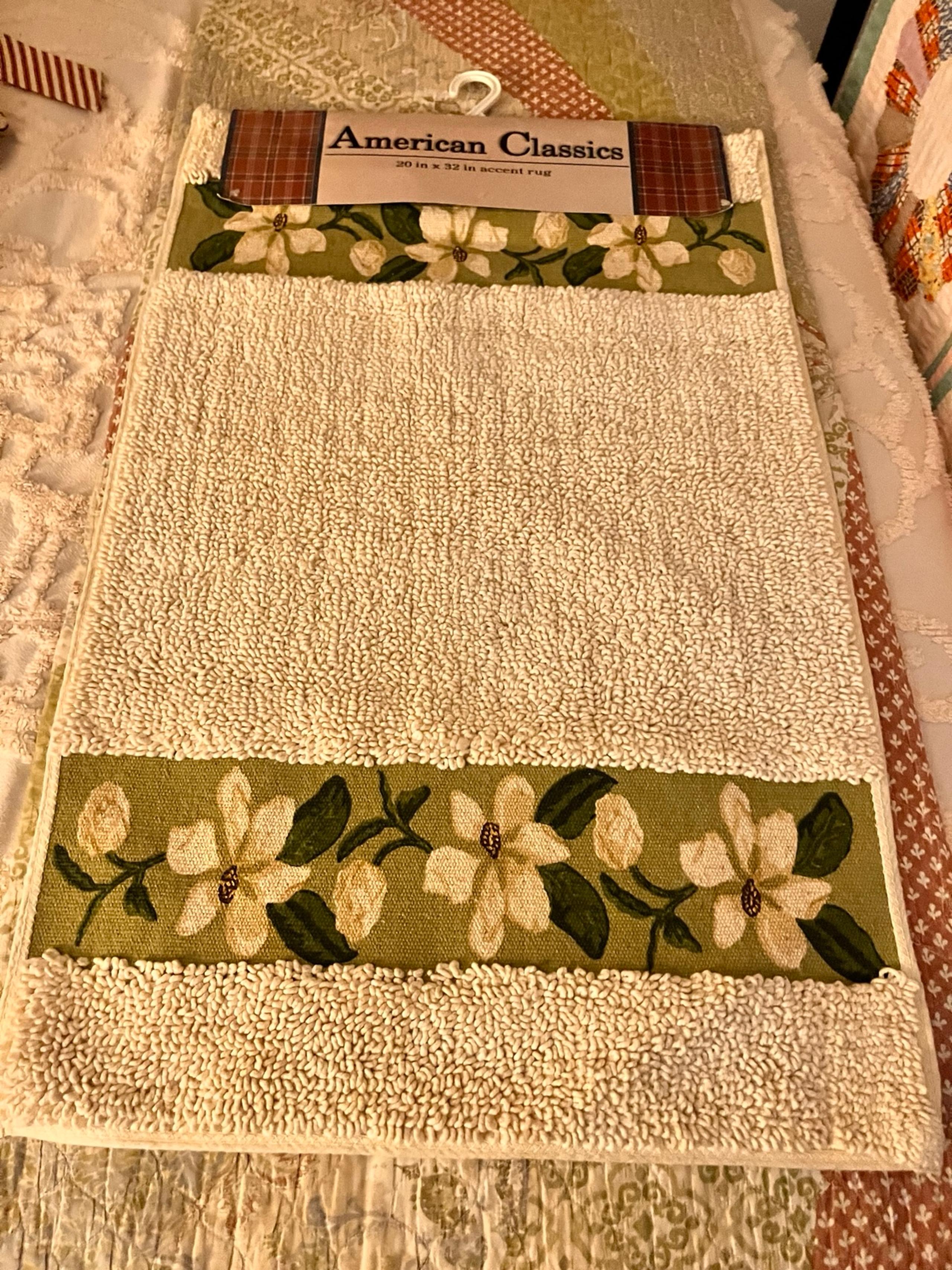 American Classics Ivory Magnolia Print Handtufted Accent Rug~sz. 20x32 in.~New