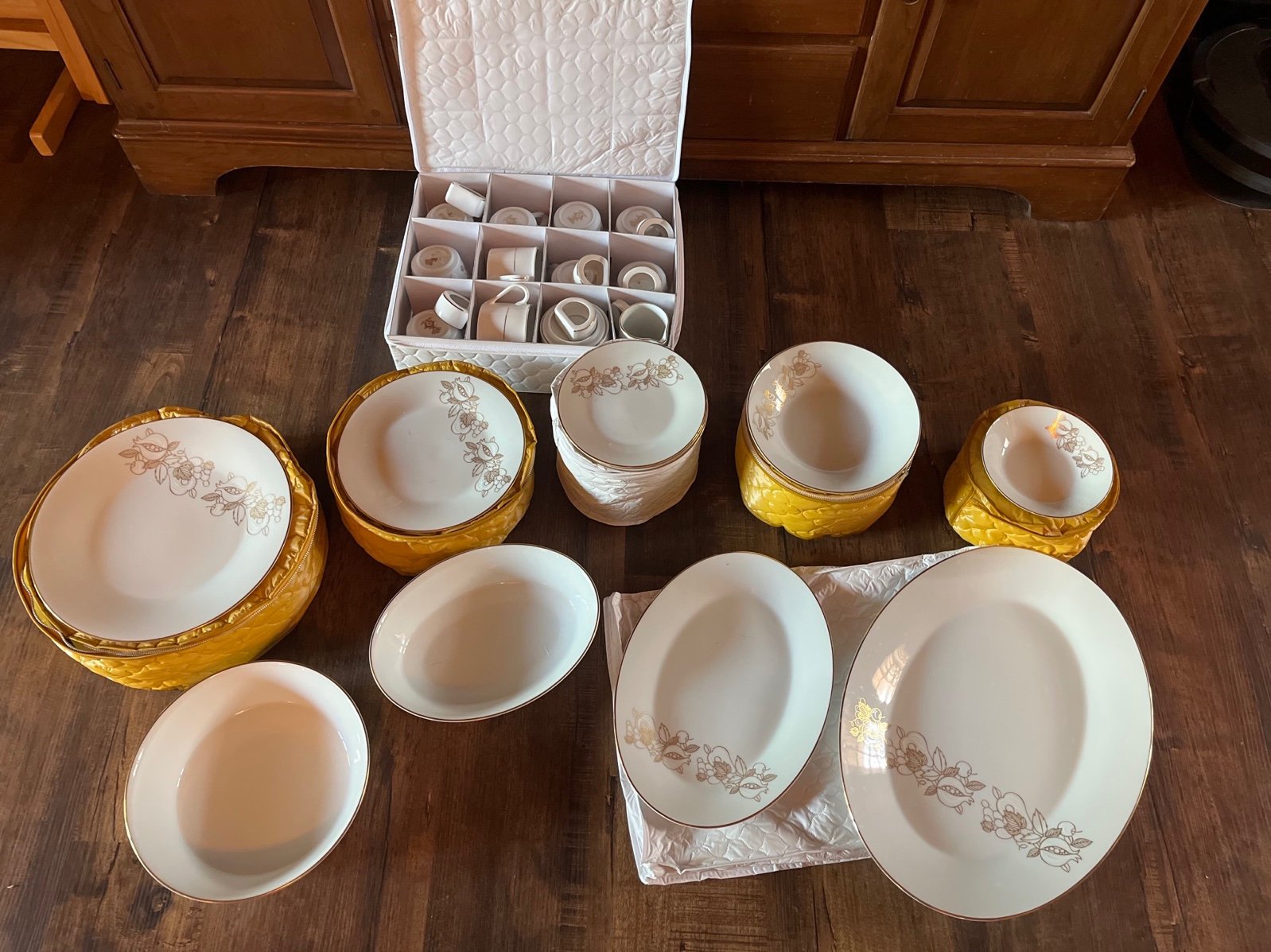 Della Robbia by NORITAKE China Set Excellent Condition