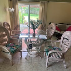 Dining Table (only to pick up)