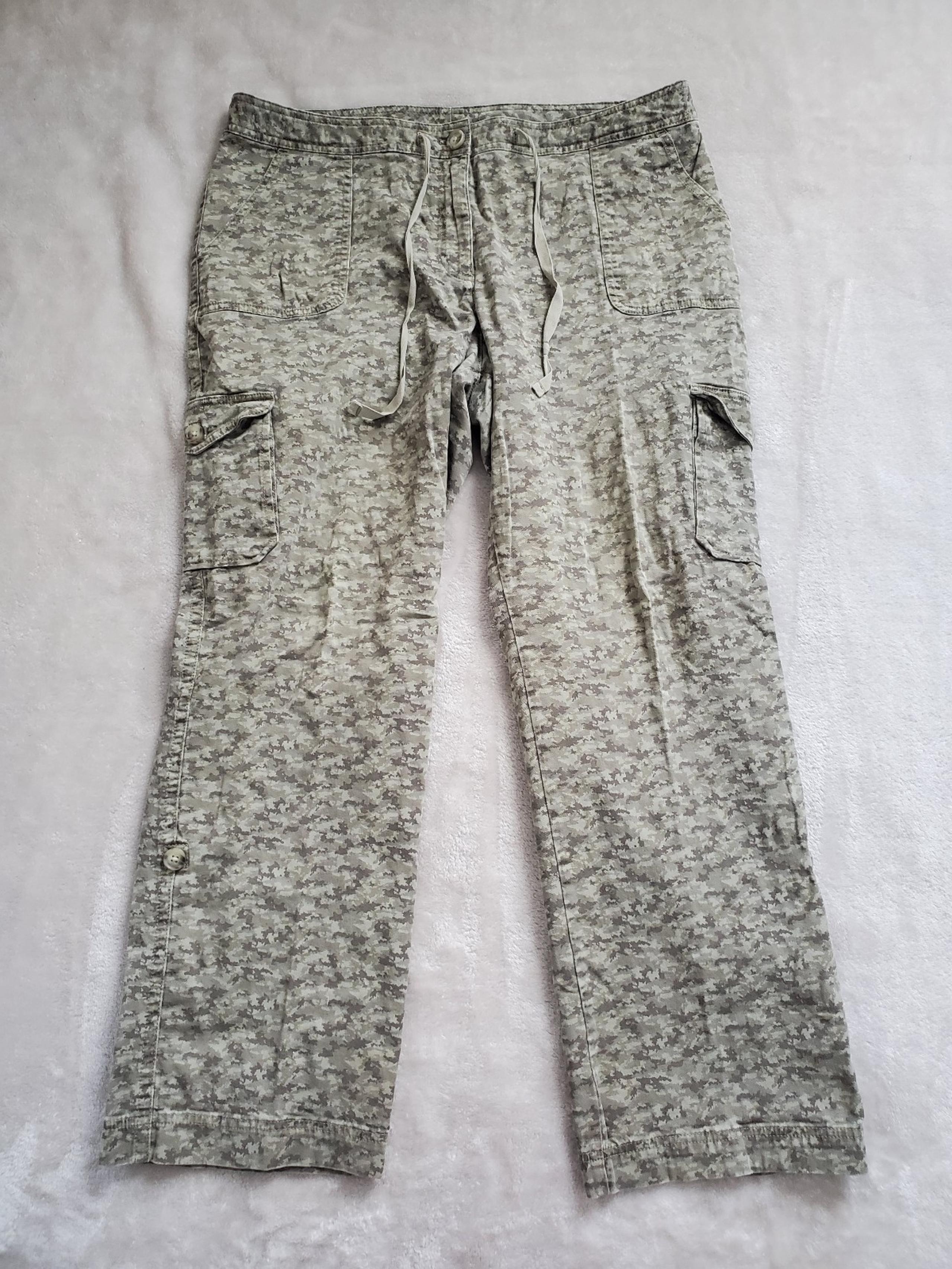 LL Bean Camo Cargo Pants Sz 18 Favorite Fit Comfort