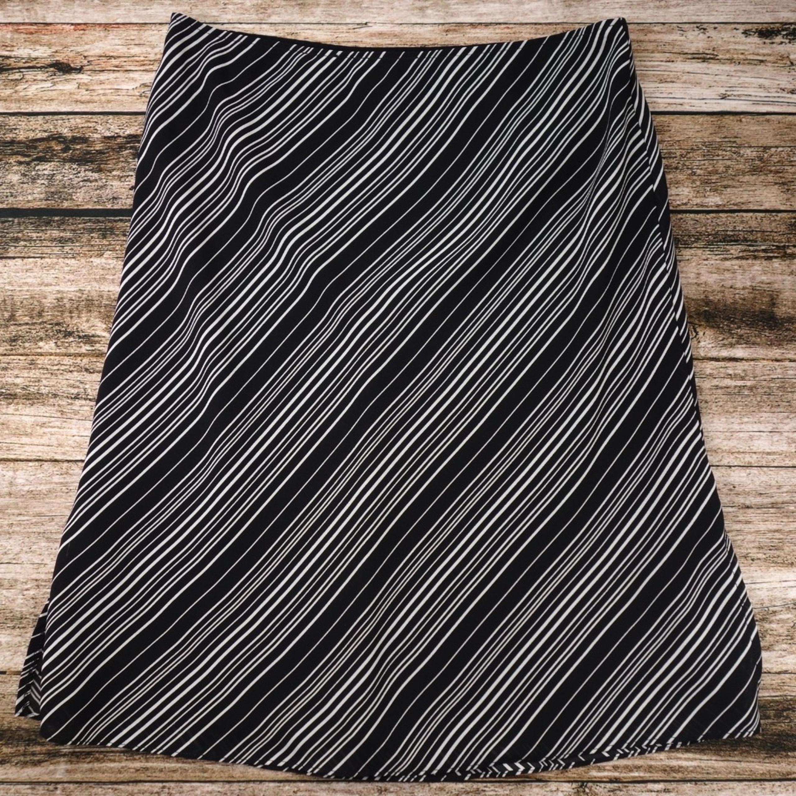 New York And Company Women's Size Medium Black And Grey A-Line Long Skirt #2105