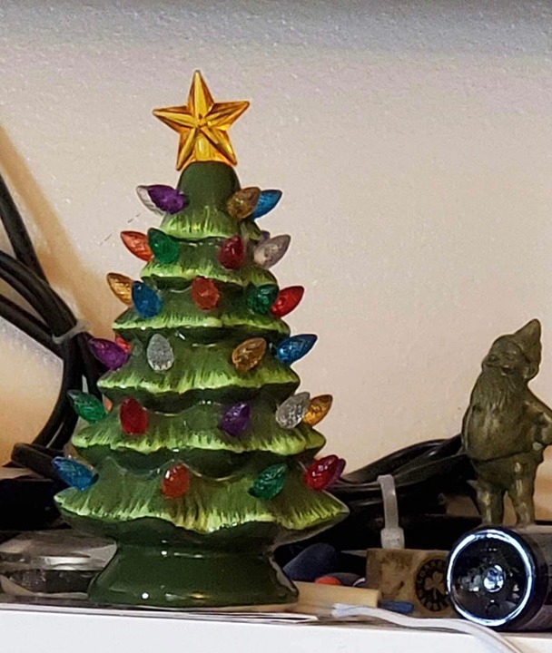 Small Vintage Ceramic Christmas Tree with Multi-Color Lights and cord(NEW)