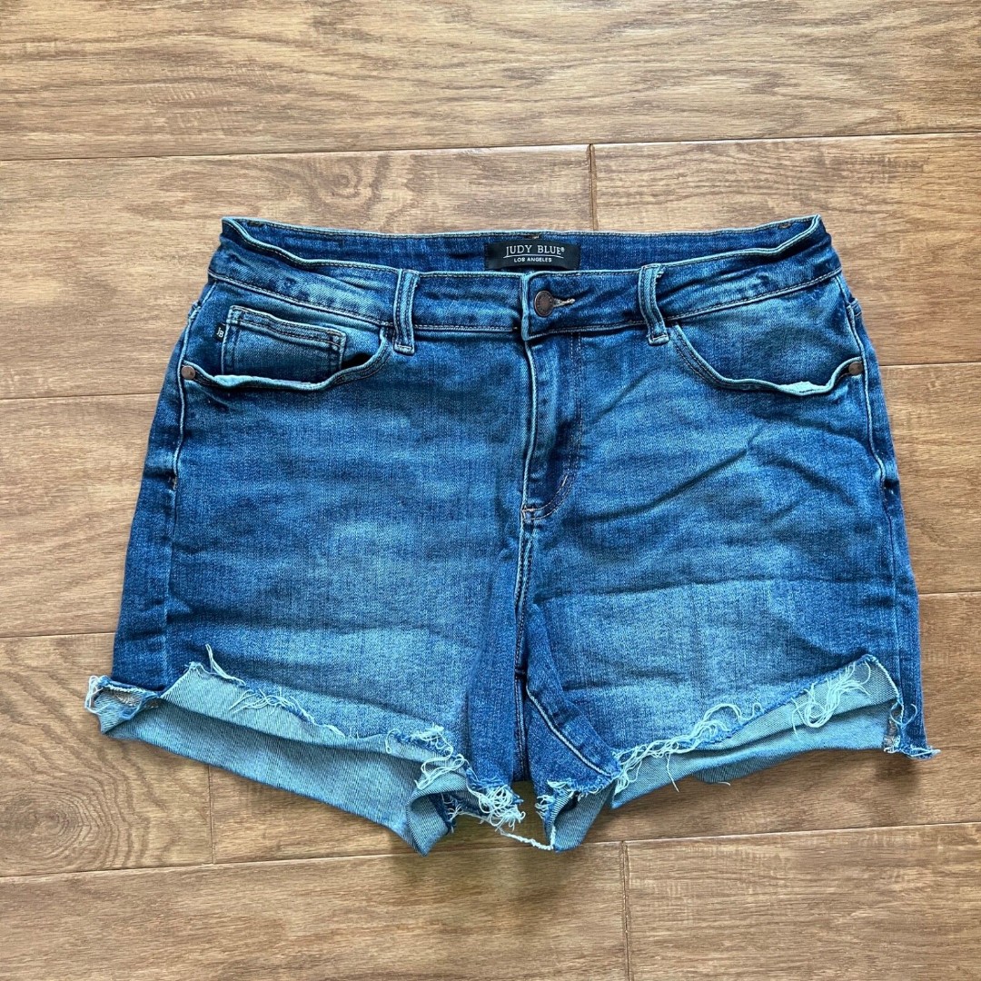Judy Blue Denim Jean Shorts Size 1XL Mid Rise Half Cuffed Medium Wash