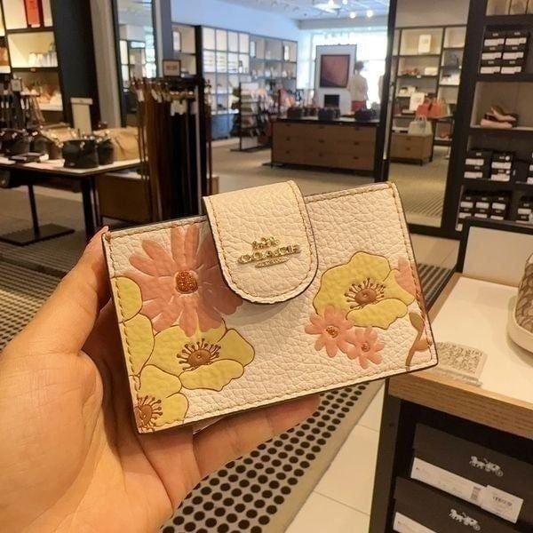 NWT Coach Accordion Card Case With Floral Cluster Print