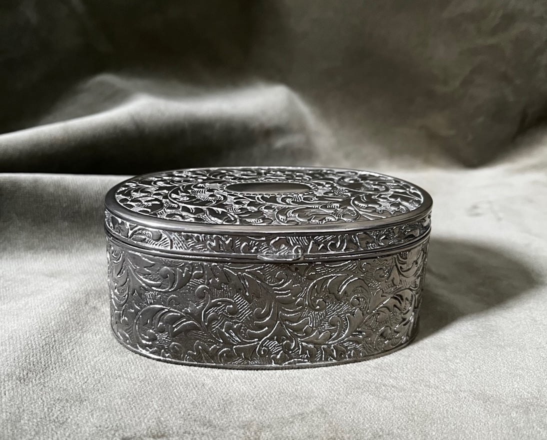 Vintage Oval Silver Plated Etched Filigree Trinket Box. No Lining