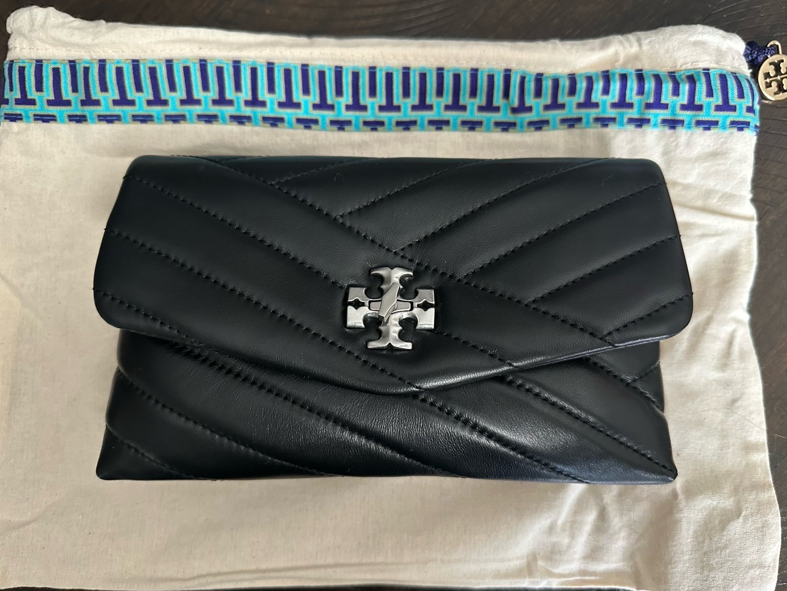 Tory Burch Kira Chevron Chain Wallet Black with silver logo