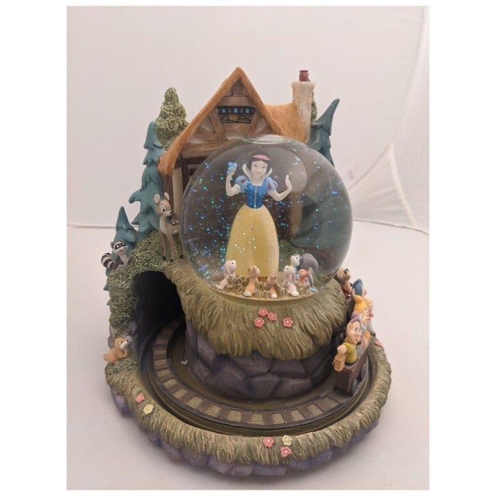 Disney SNOW WHITE SEVEN DWARVE Snowglobe