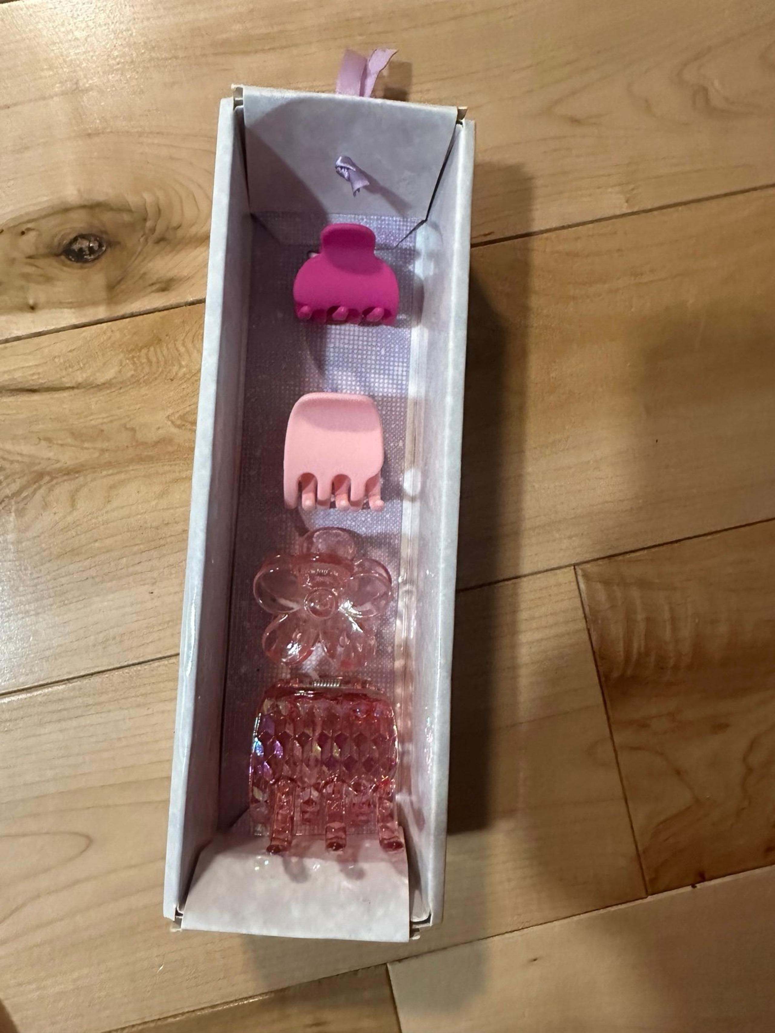 Scunci Hair clips