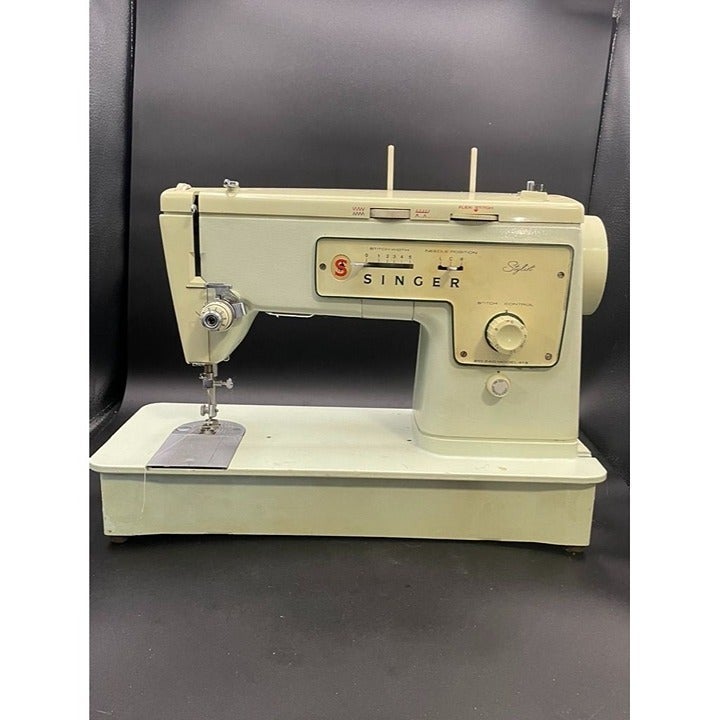 Vintage Singer Model 413 Zig Zag Stylist Sewing Machine Height 11 Inches
