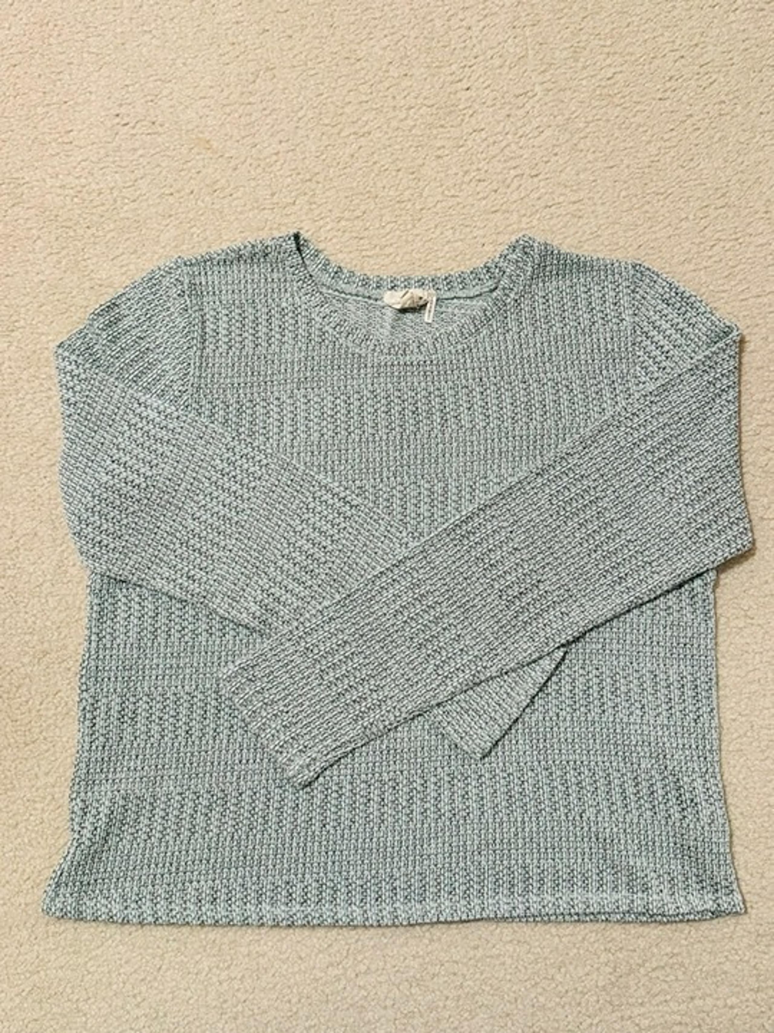 Teal lightweight knit tops in L